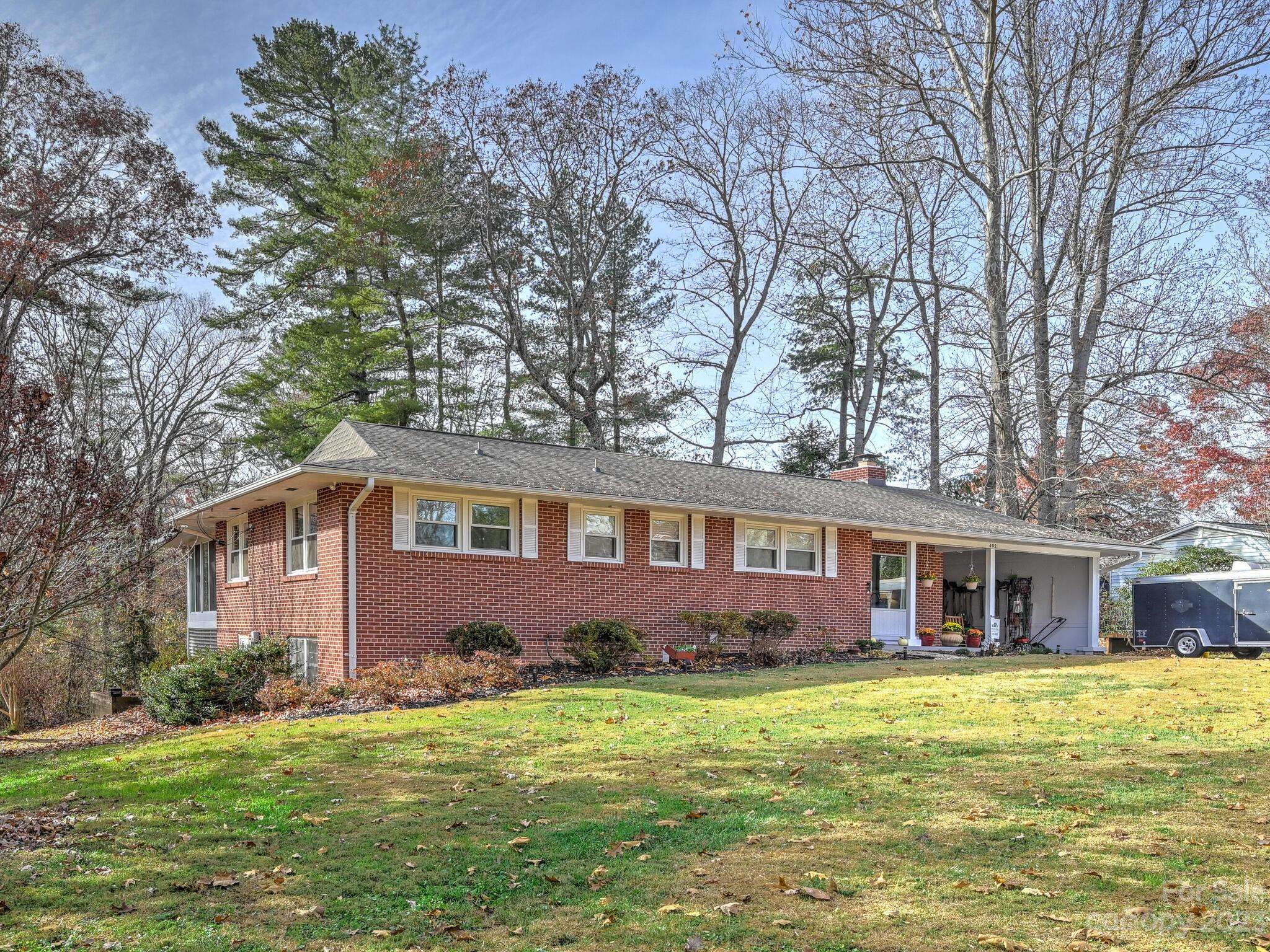 402 Smythe ST, East Flat Rock, NC 28726