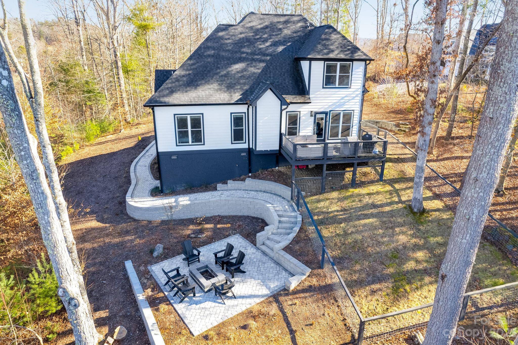 98 Hamilton Woods LN, Etowah, NC 28729