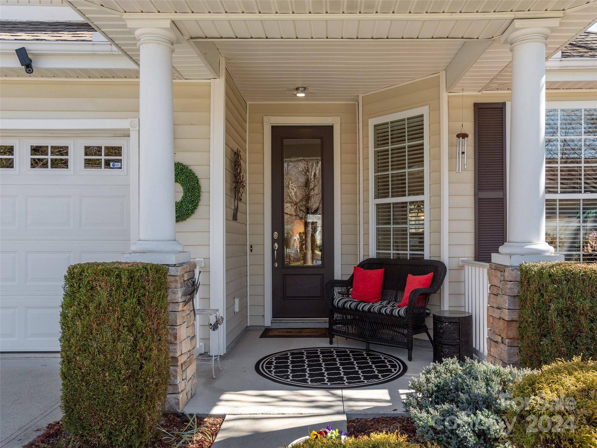 8 Eagle Creek TRL N, Flat Rock, NC 28731