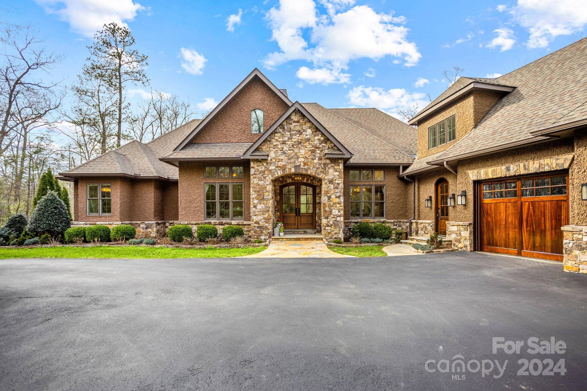94 Drovers LN, Fairview, NC 28730