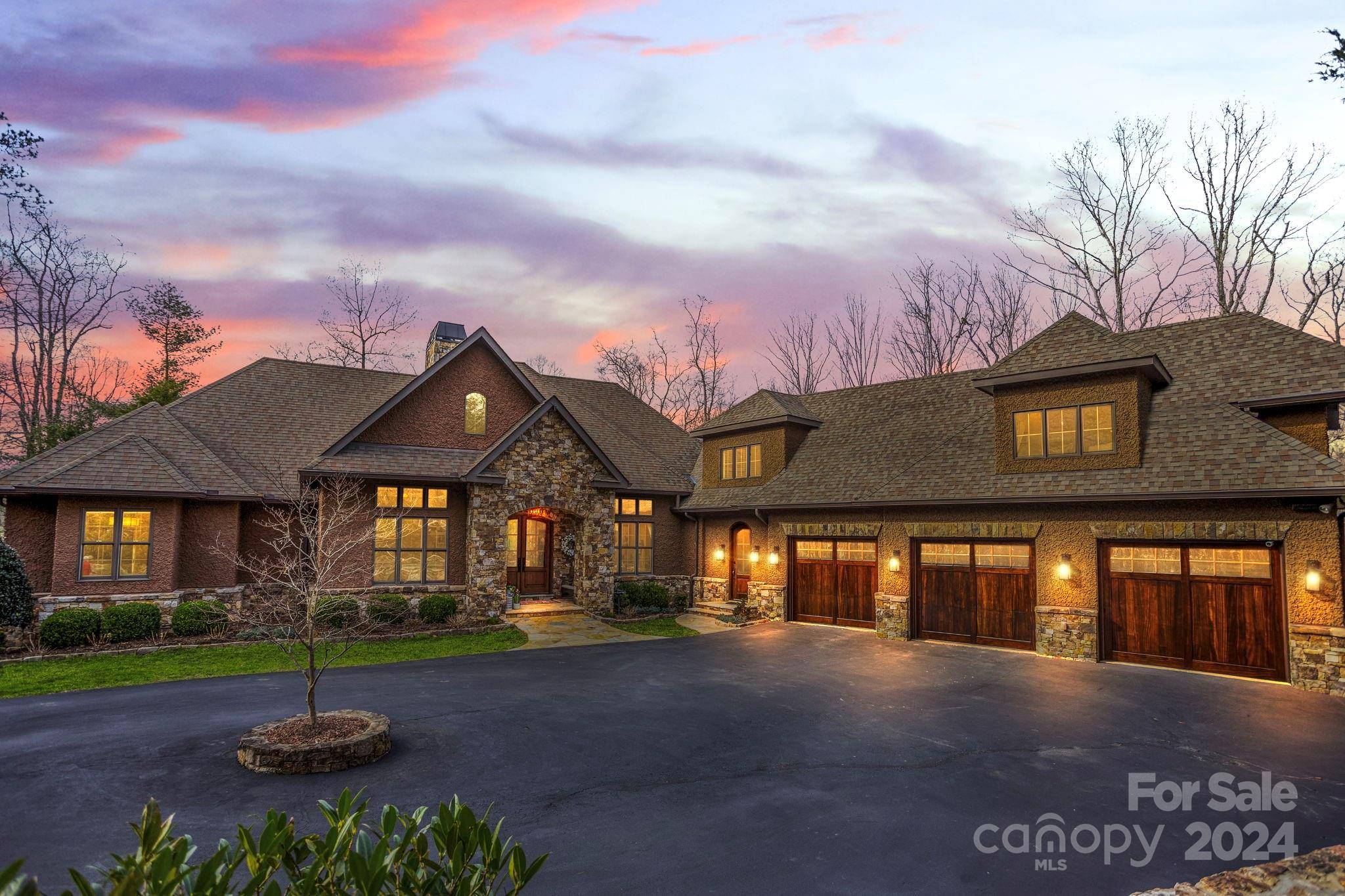 94 Drovers LN, Fairview, NC 28730