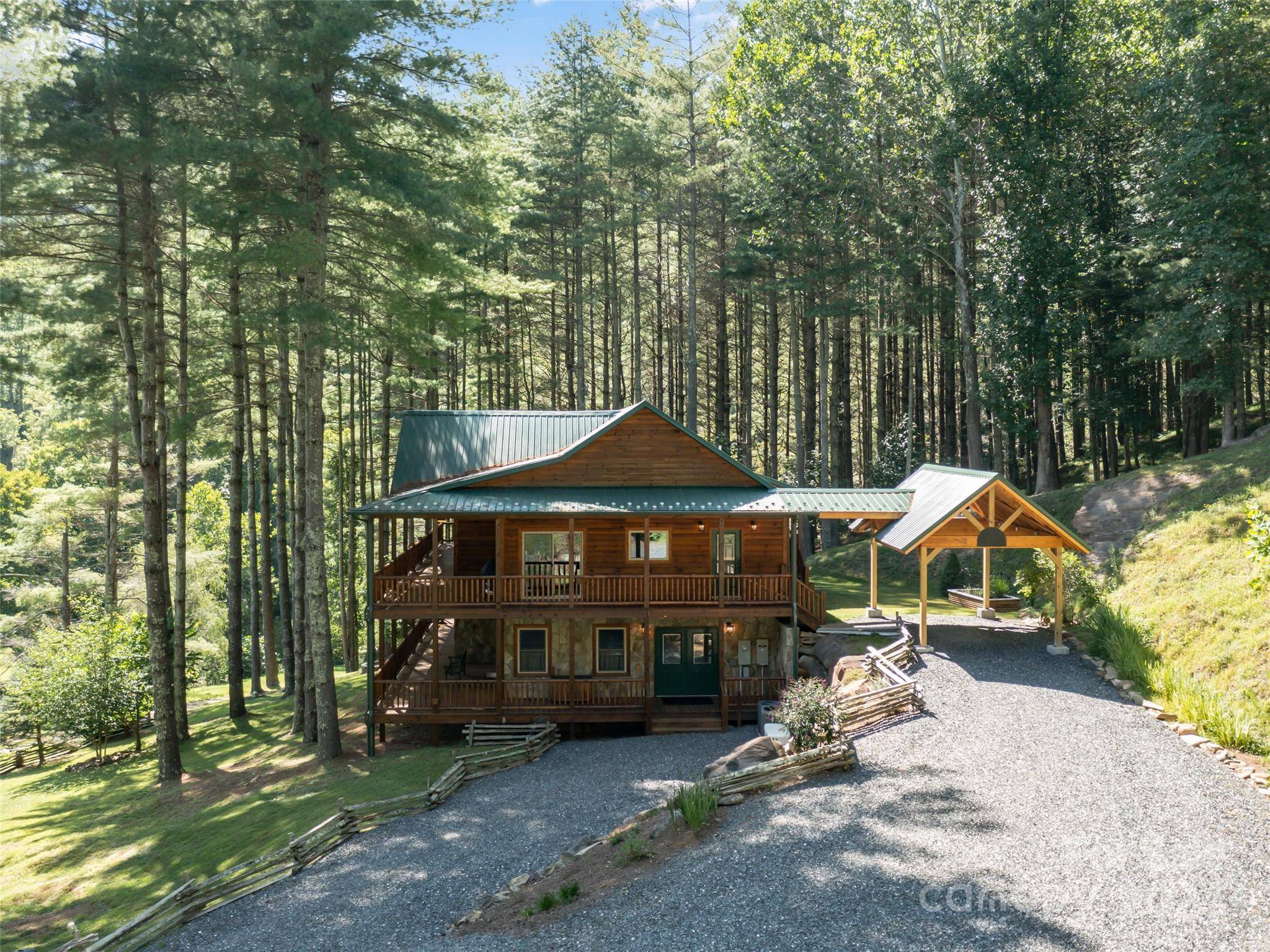 210 White Pine LN, Bakersville, NC 28705