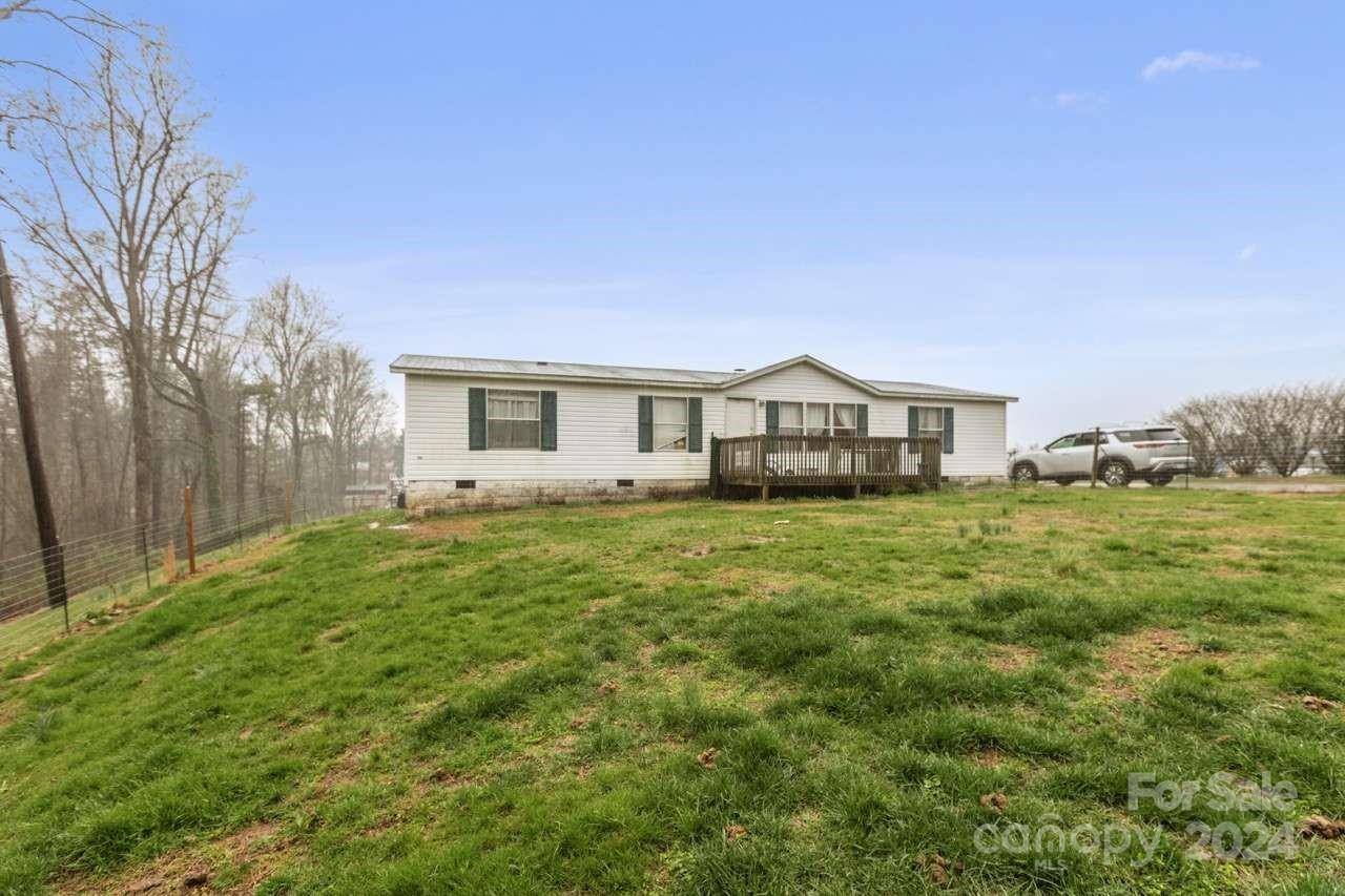 3 Star Flower RD, Alexander, NC 28701