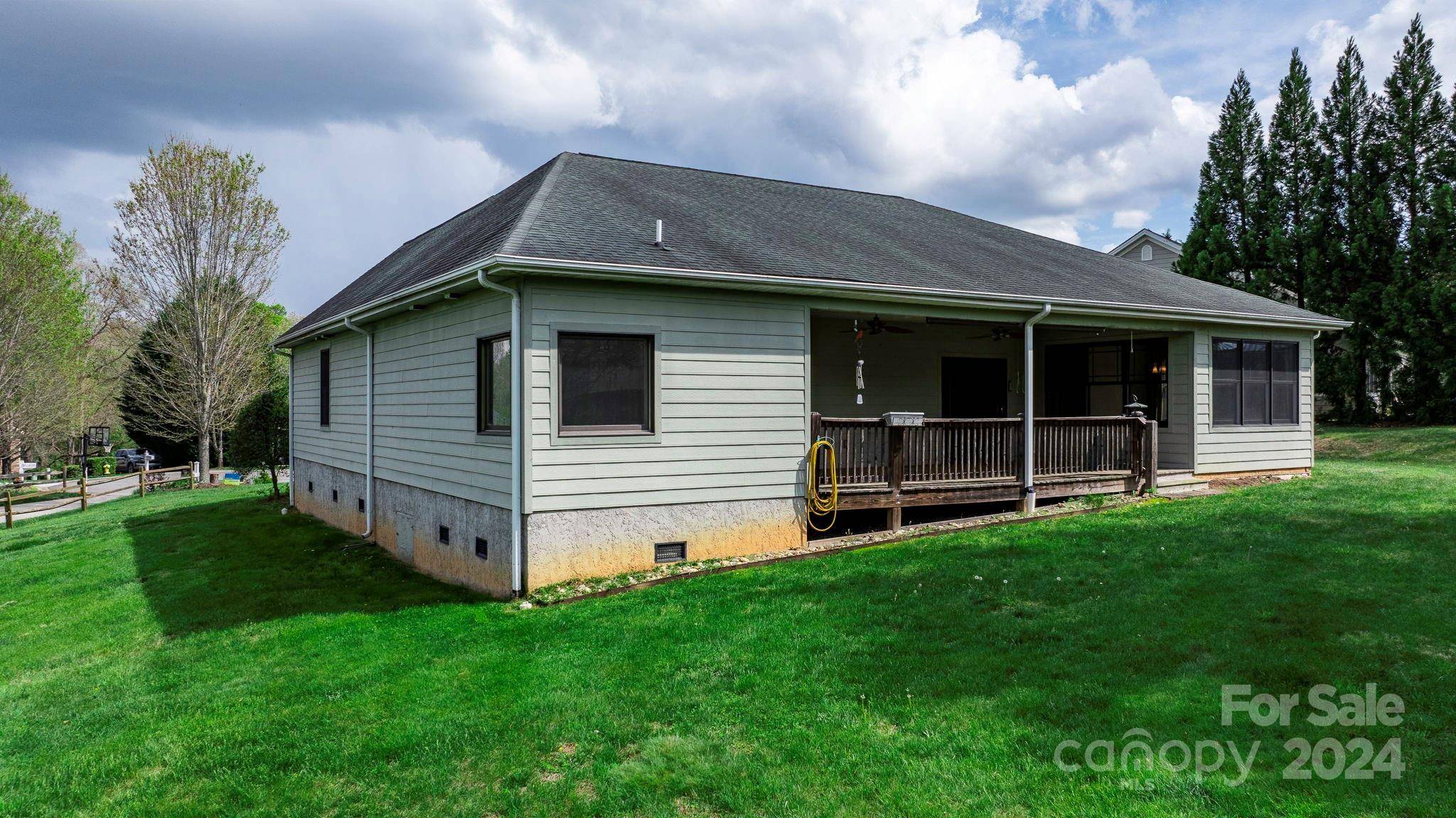 15 Bombay CT, Candler, NC 28715