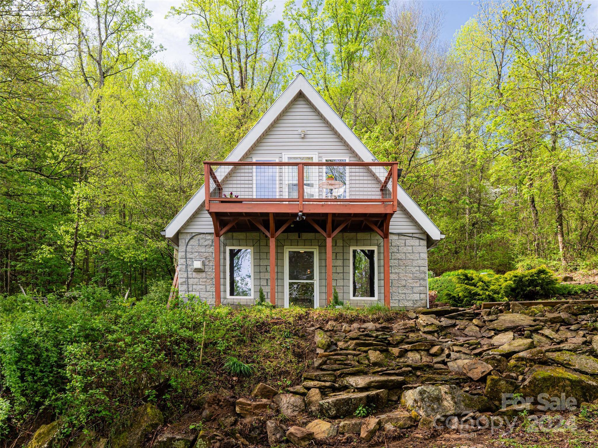 98 Sparkling Springs RD, Fairview, NC 28730