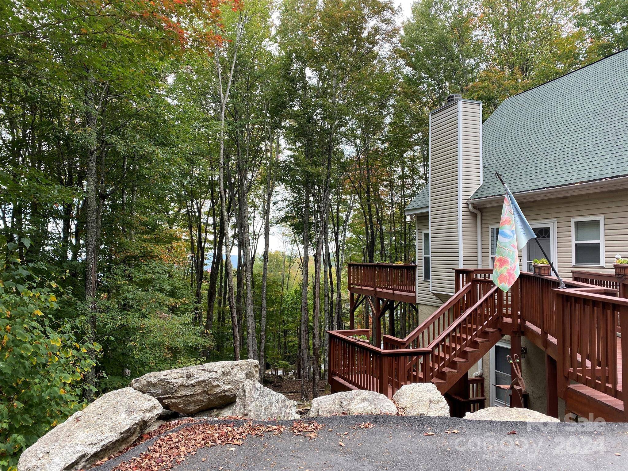 122 Lakeledge CIR, Beech Mountain, NC 28604