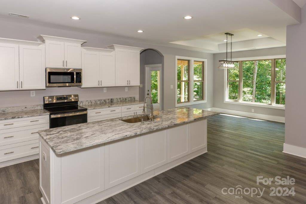 106 Mallard DR, Columbus, NC 28722