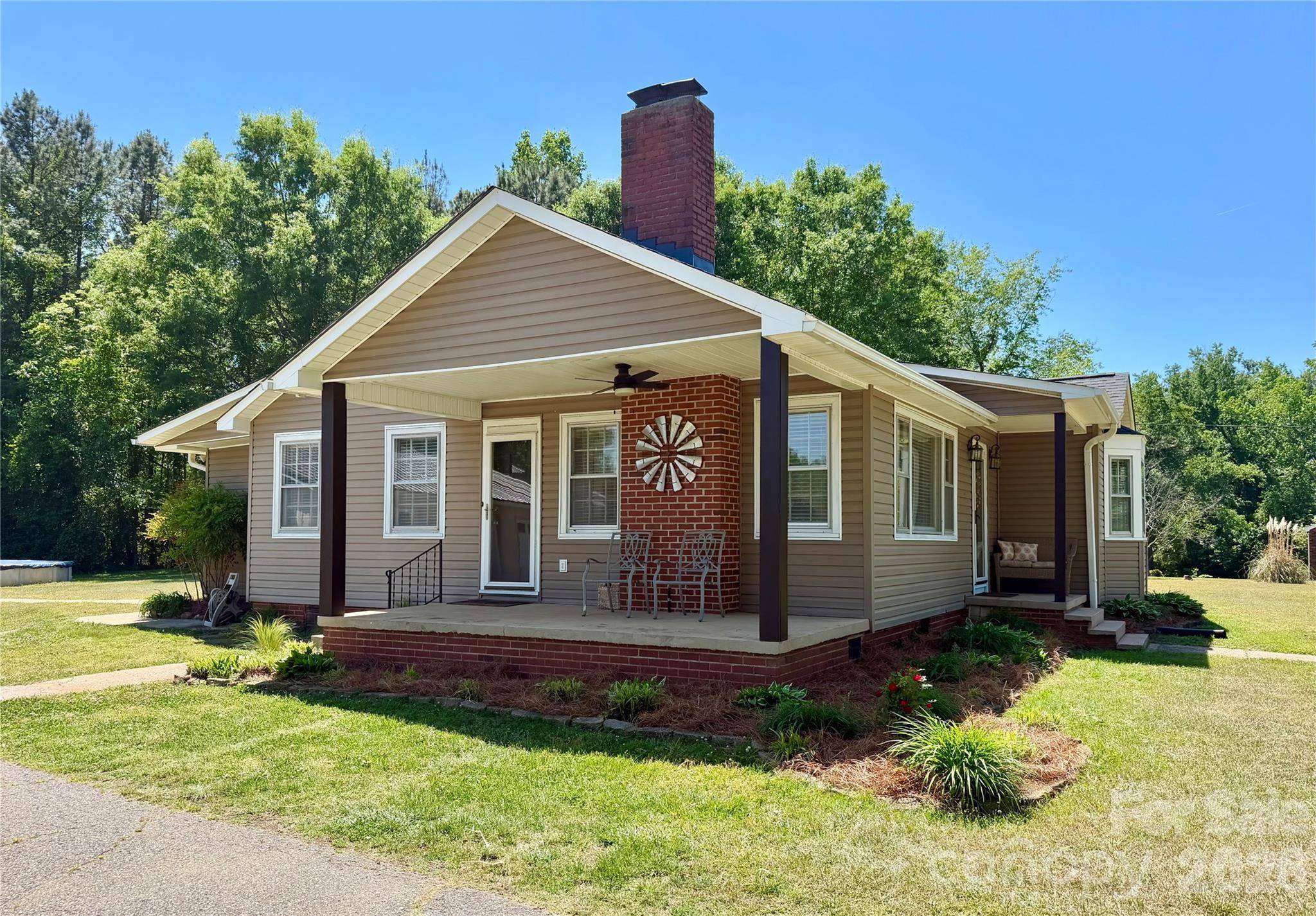 917 W Pine ST, Blacksburg, SC 29702