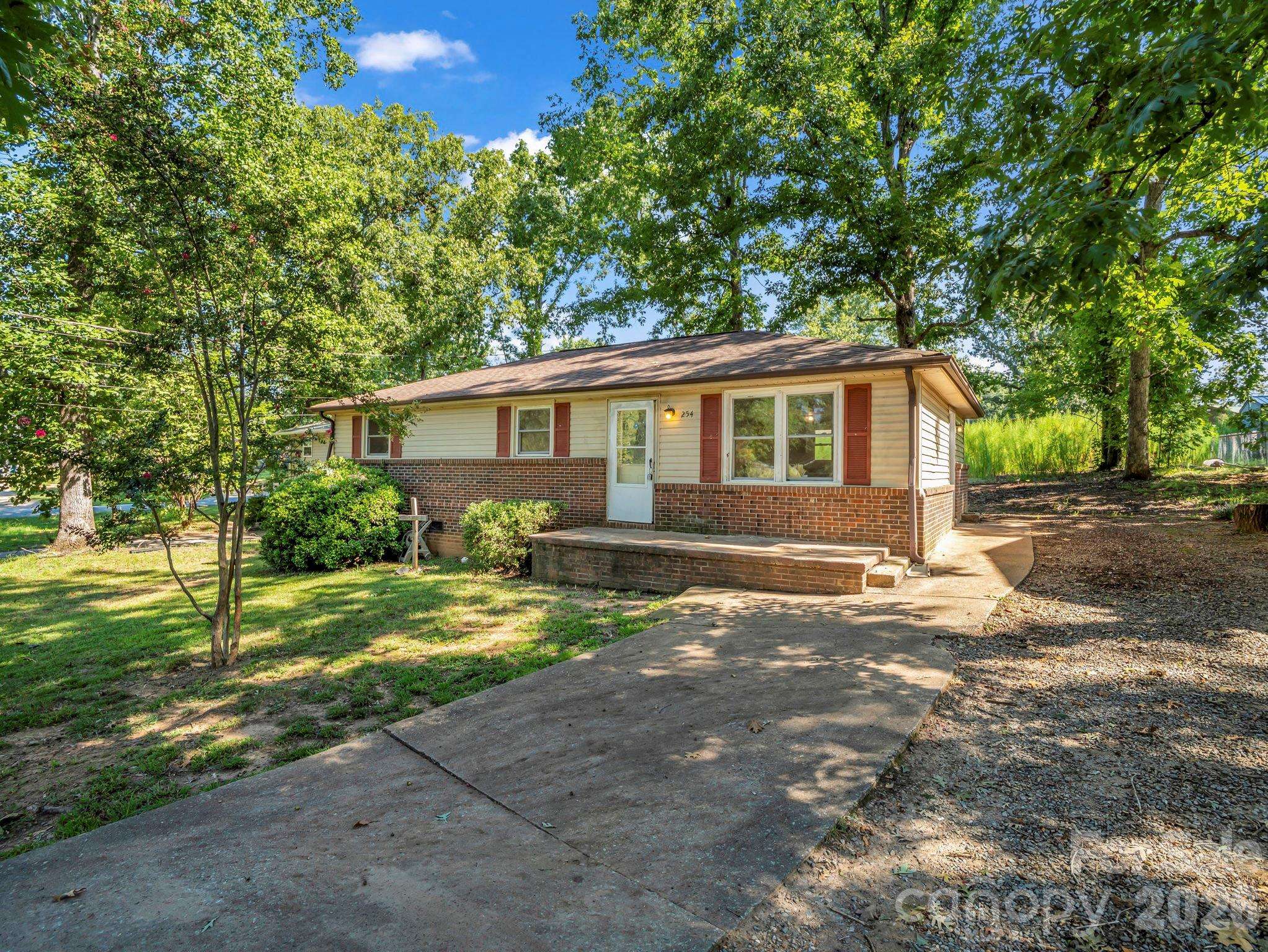 254 Old Castle LN #49, Forest City, NC 28043