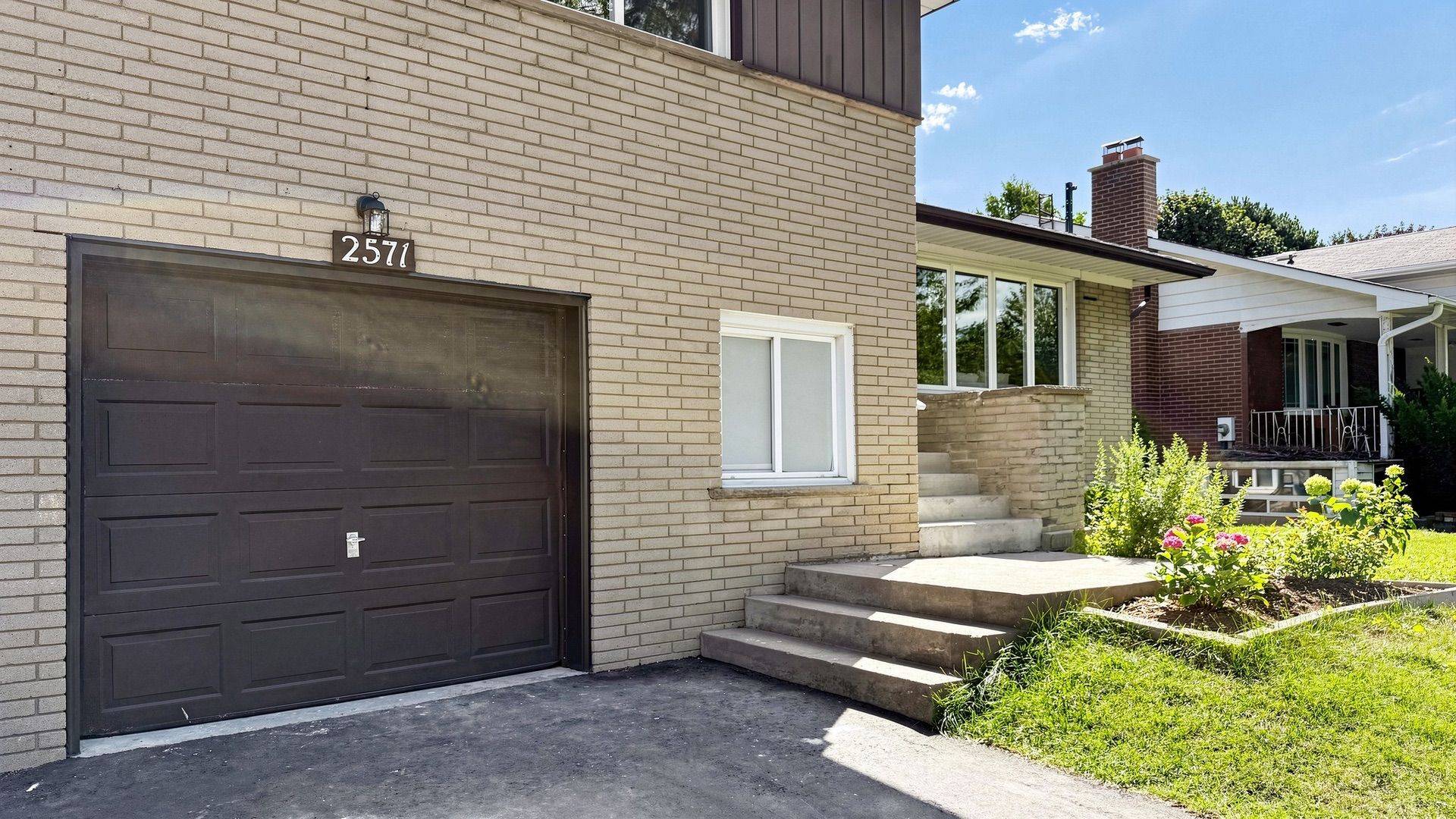 2571 Kennedy RD, Toronto E05, ON M1T 3H4
