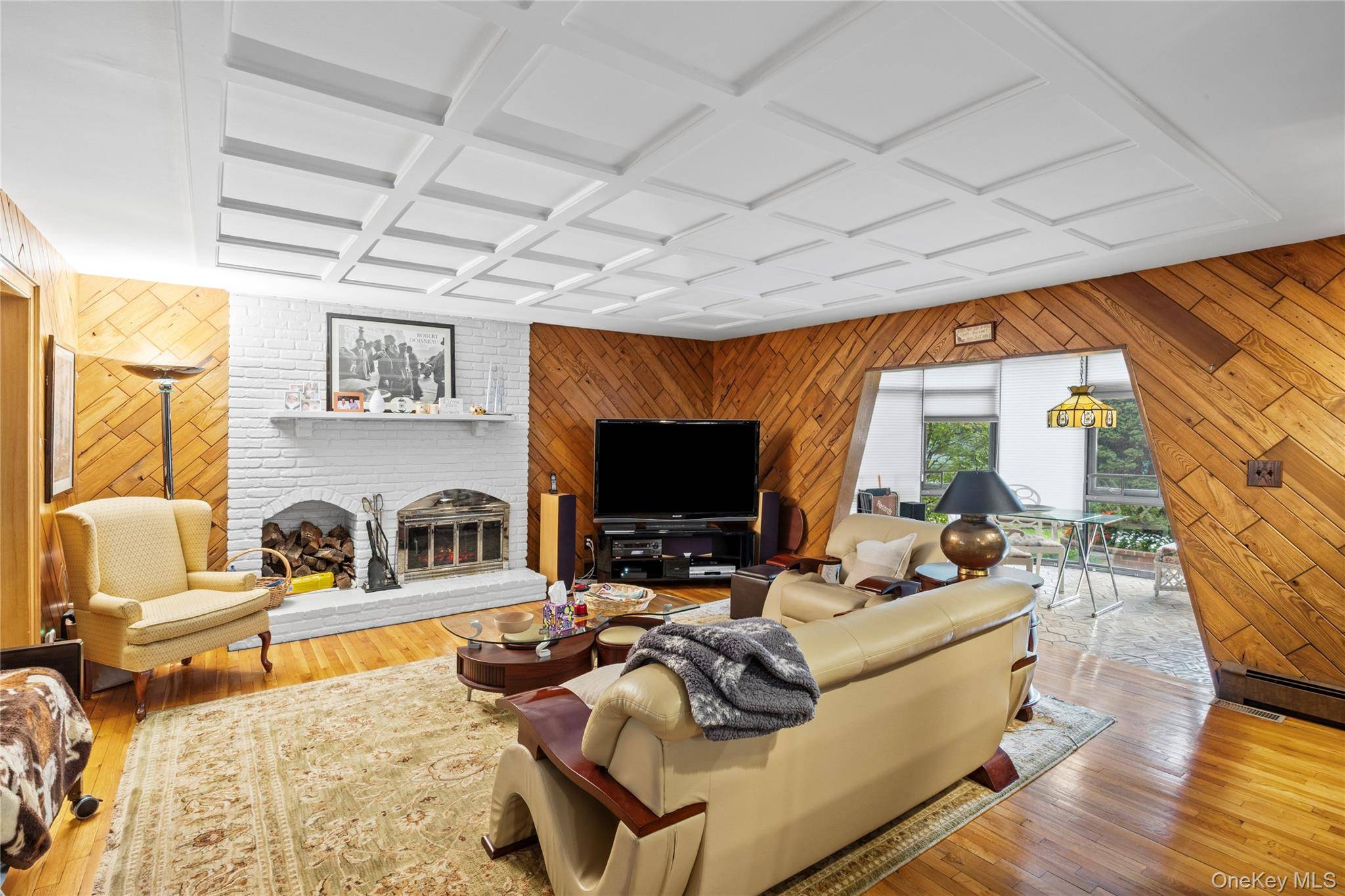 1 Jason CT, Dix Hills, NY 11746