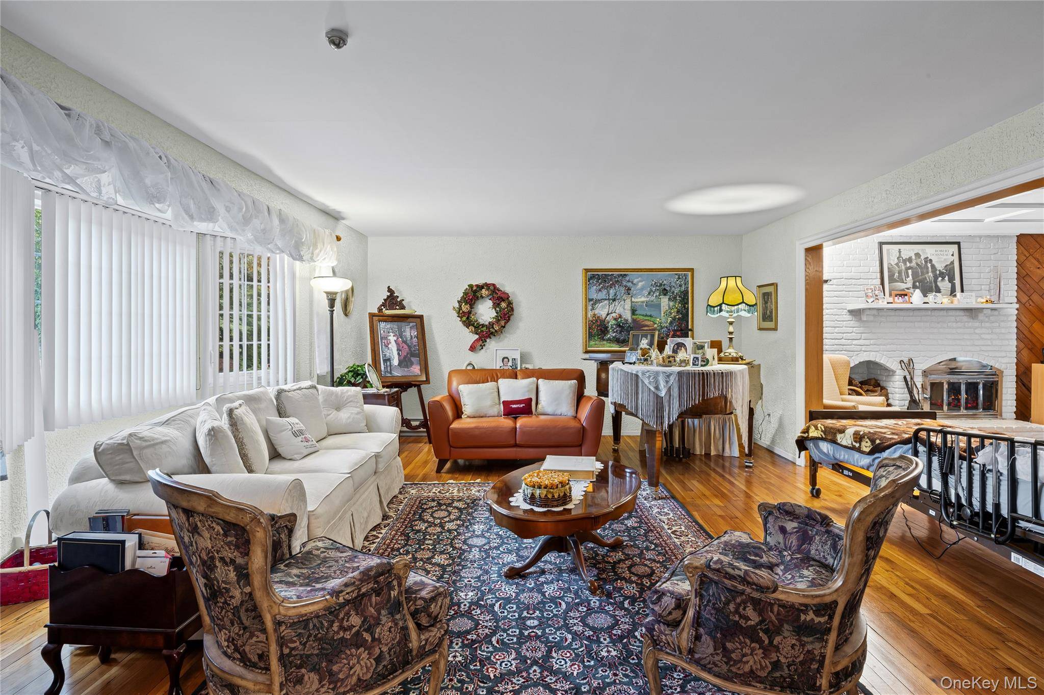 1 Jason CT, Dix Hills, NY 11746