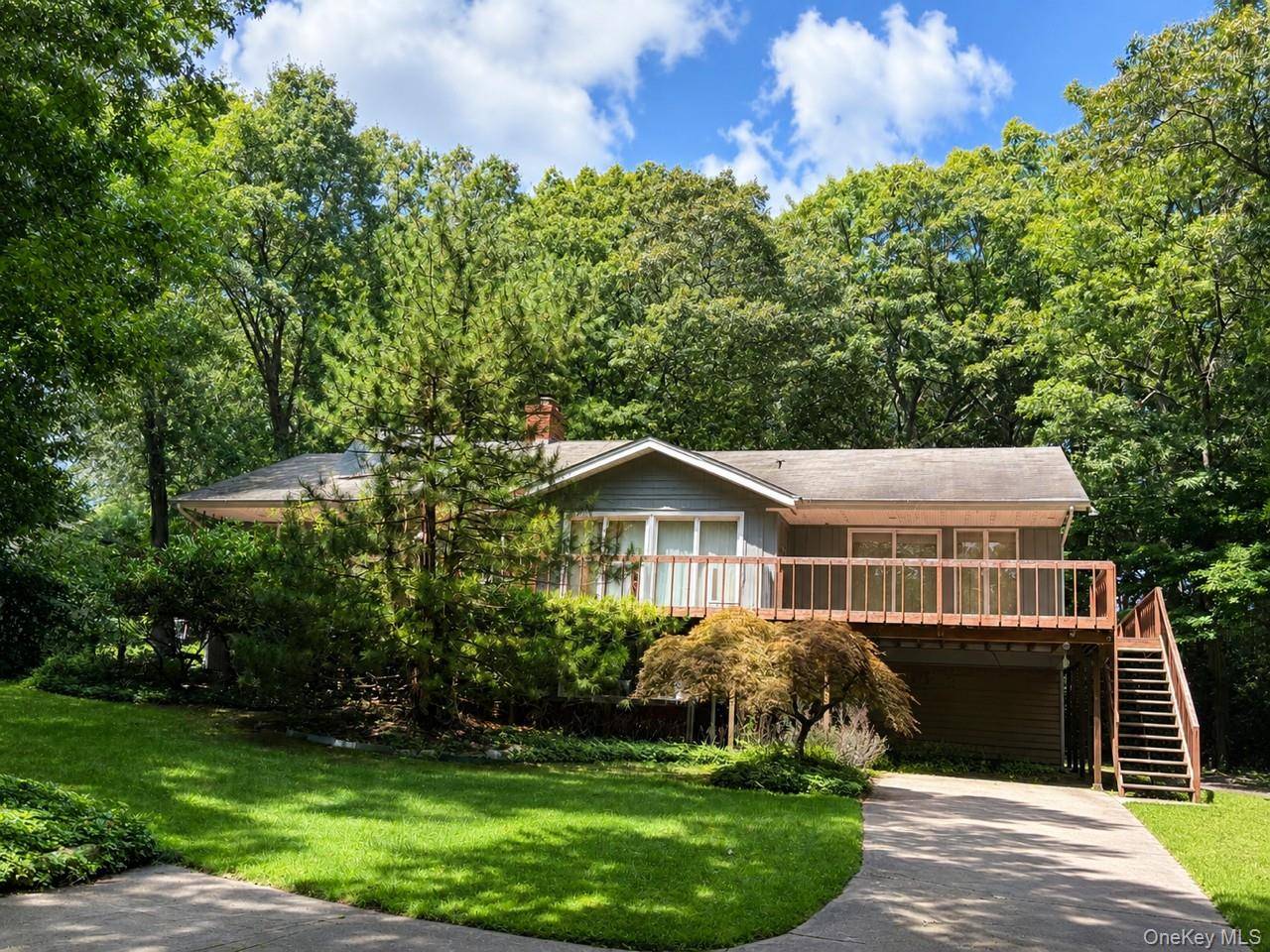 31 Ridge RD, Smithtown, NY 11787
