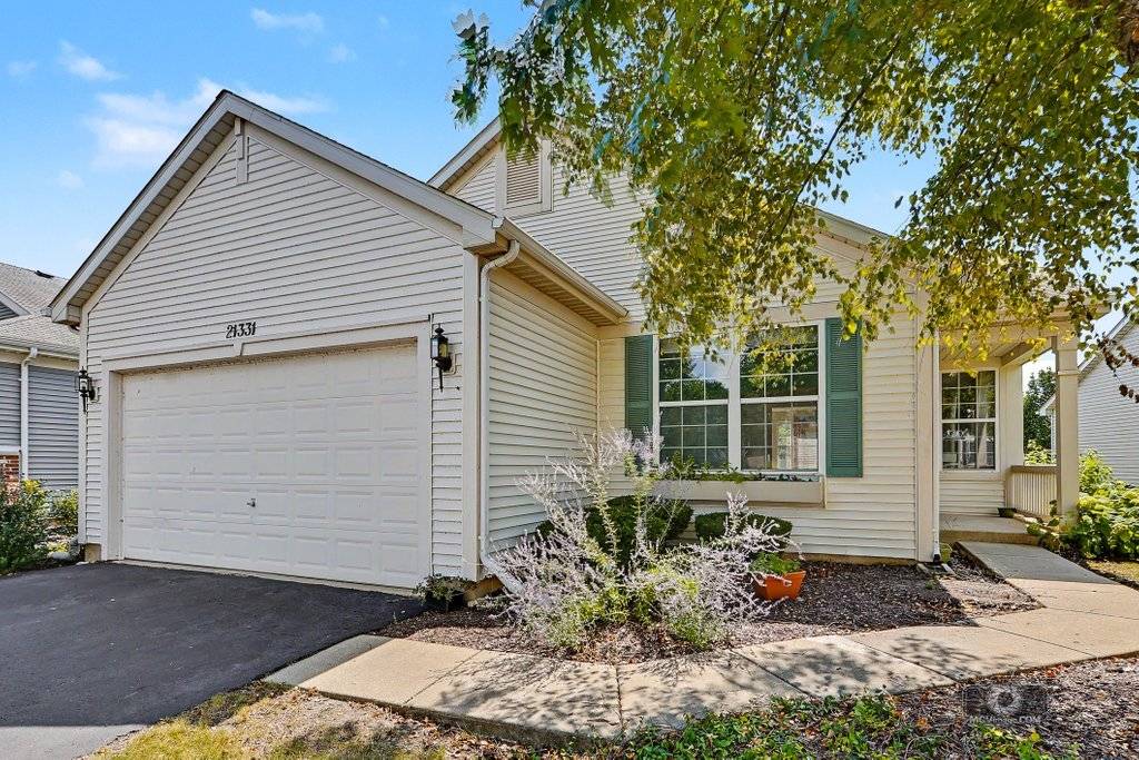 21331 Windsor Lake LN, Crest Hill, IL 60403