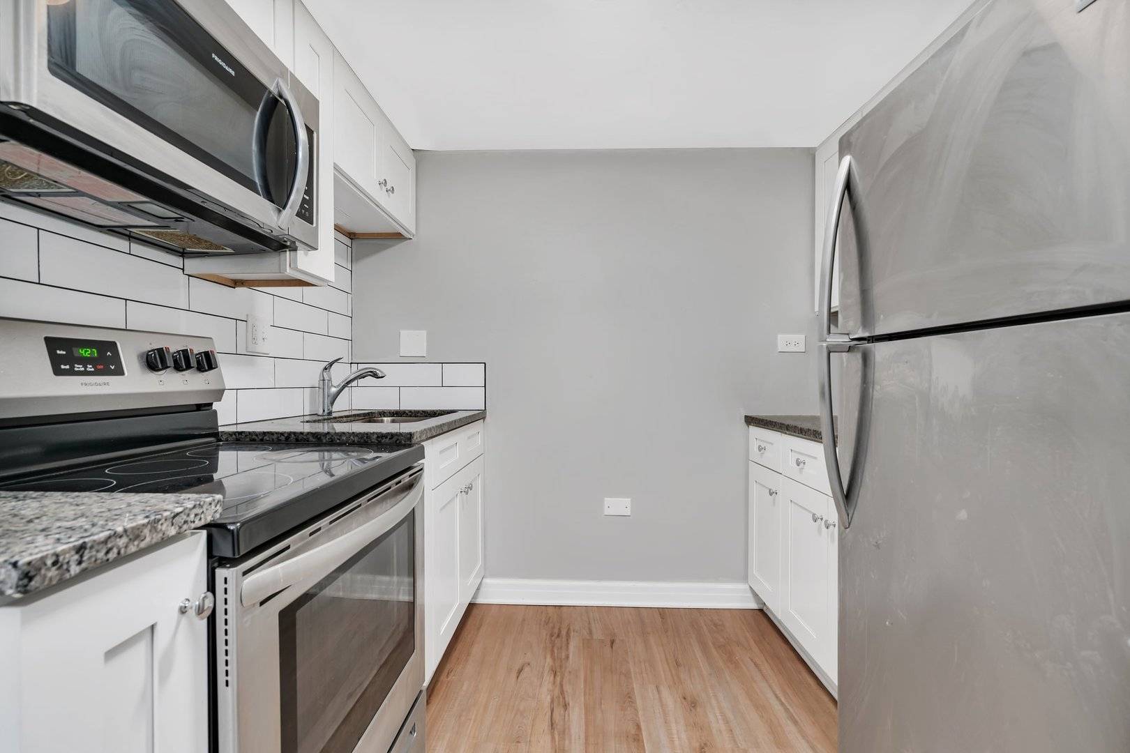 315 W Kimbell AVE #13, Elmhurst, IL 60126