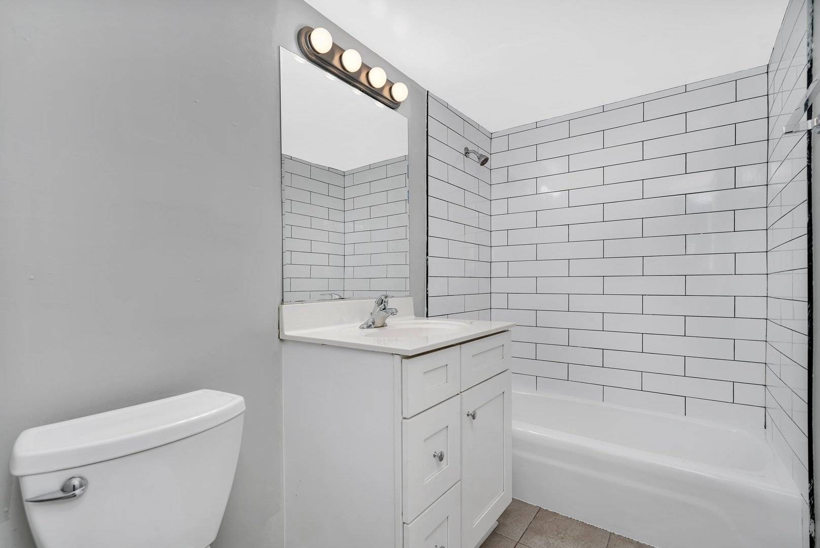 315 W Kimbell AVE #13, Elmhurst, IL 60126