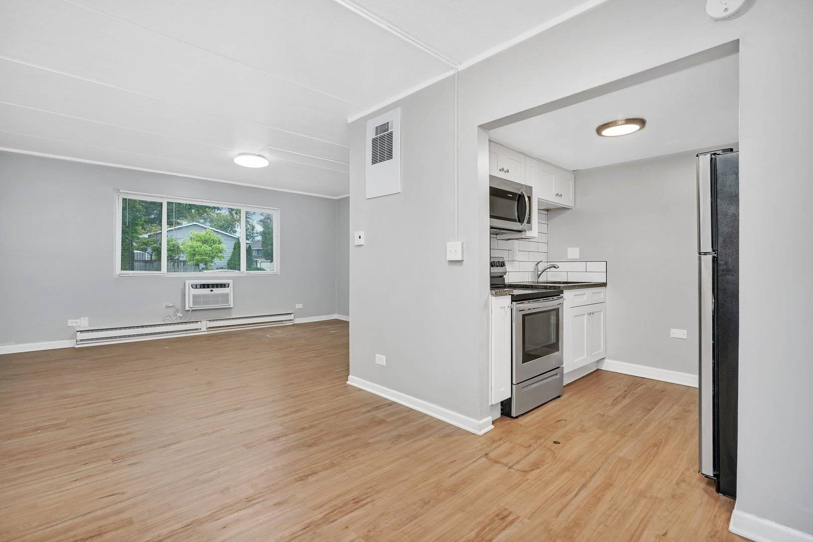 315 W Kimbell AVE #13, Elmhurst, IL 60126