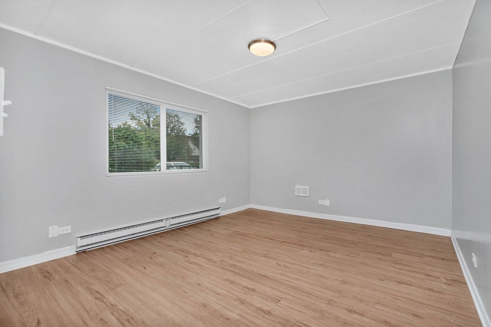 315 W Kimbell AVE #13, Elmhurst, IL 60126