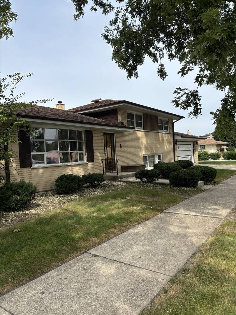10734 31st ST, Westchester, IL 60154