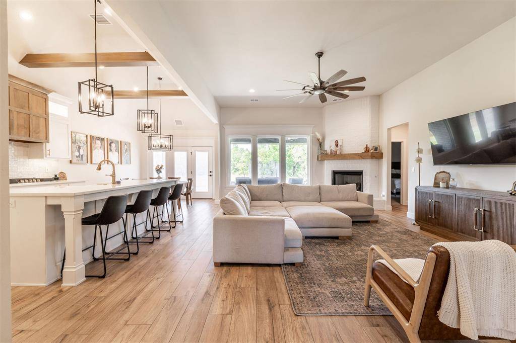 13791 Brook XING, Edmond, OK 73025