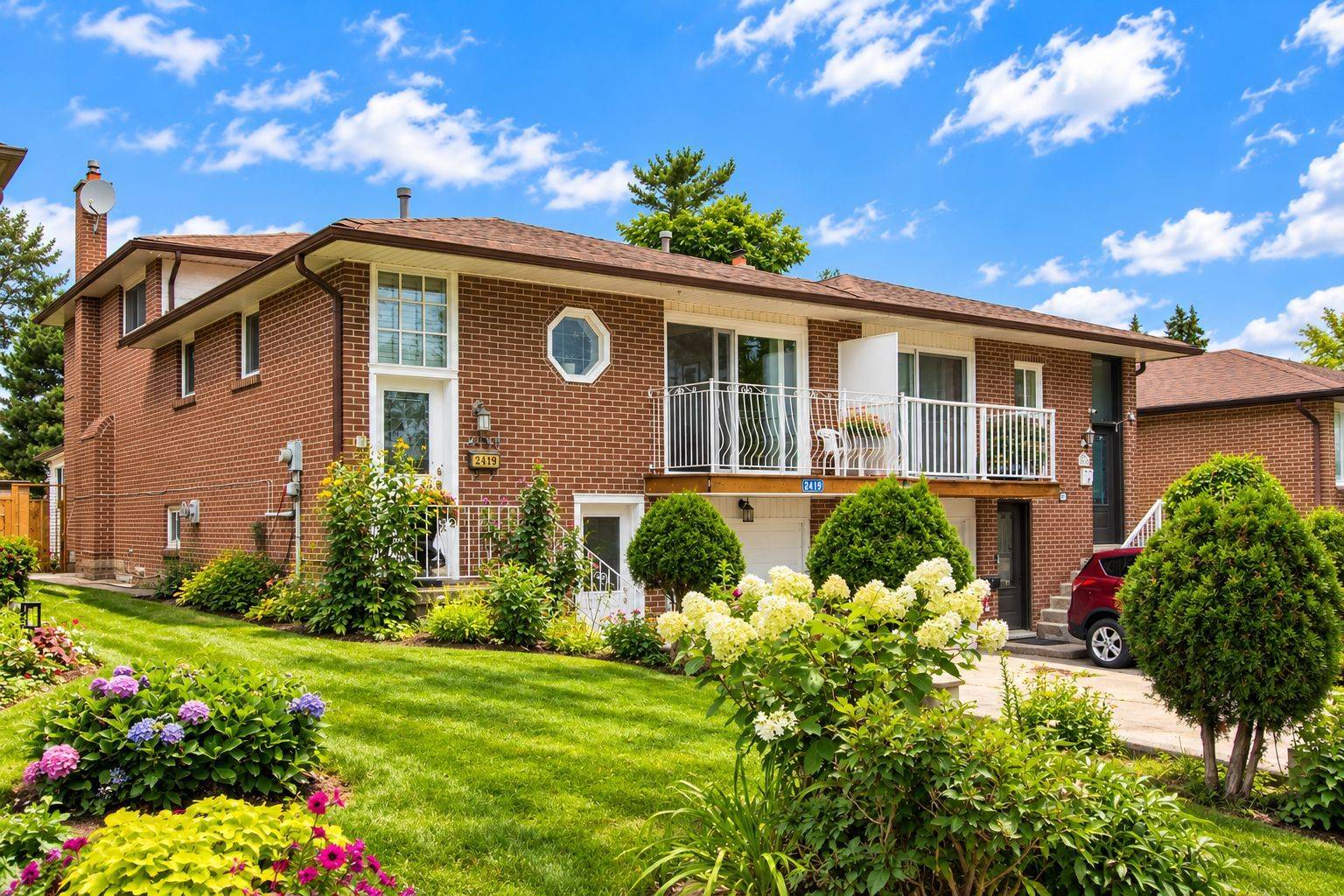 2419 Cashmere AVE, Mississauga, ON L5B 2M7