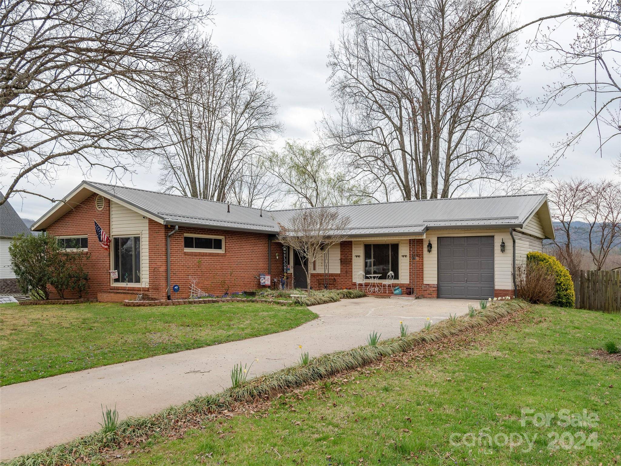62 Broadview CIR, Brevard, NC 28712