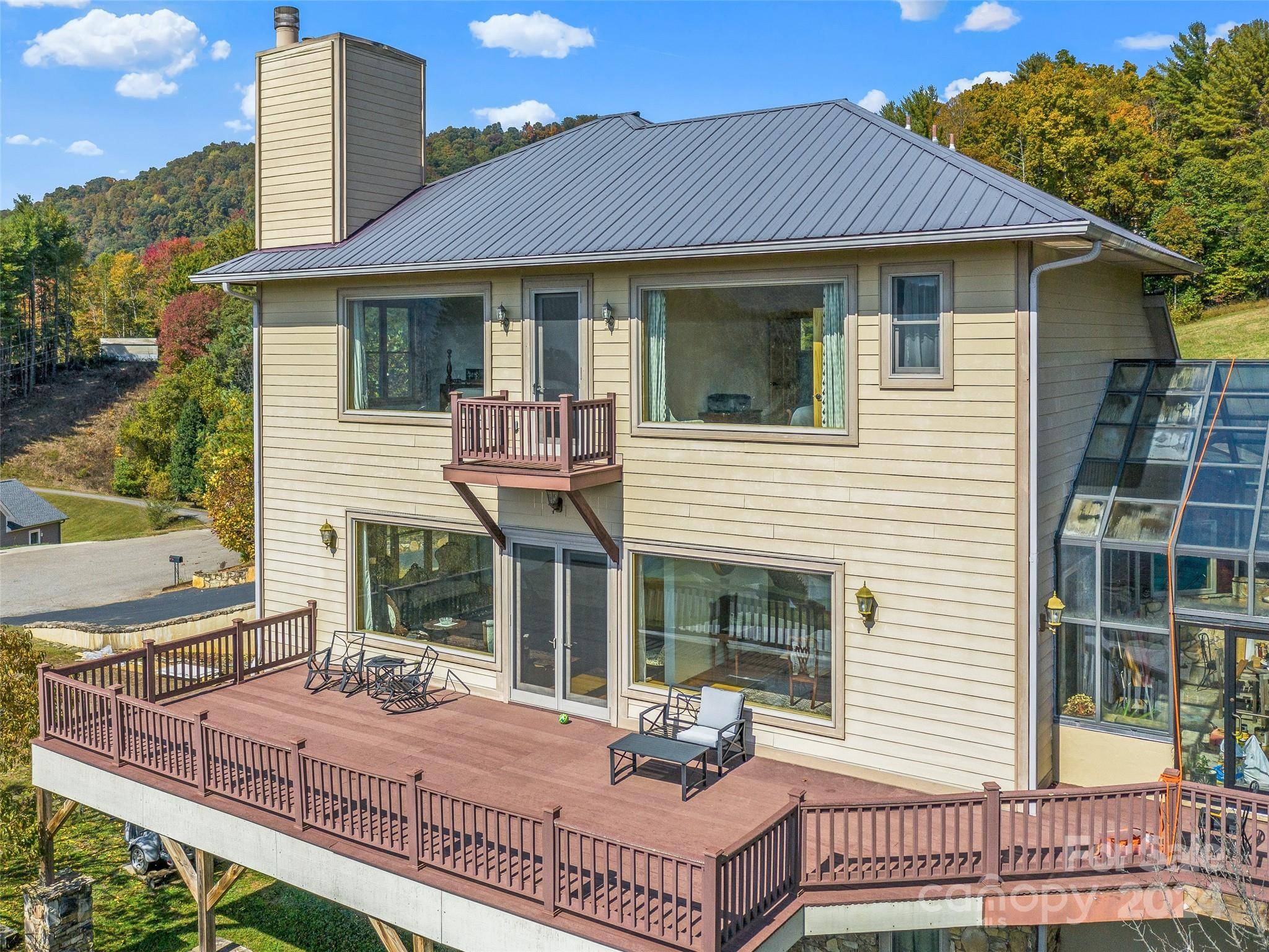 67 Highland Hills DR, Burnsville, NC 28714
