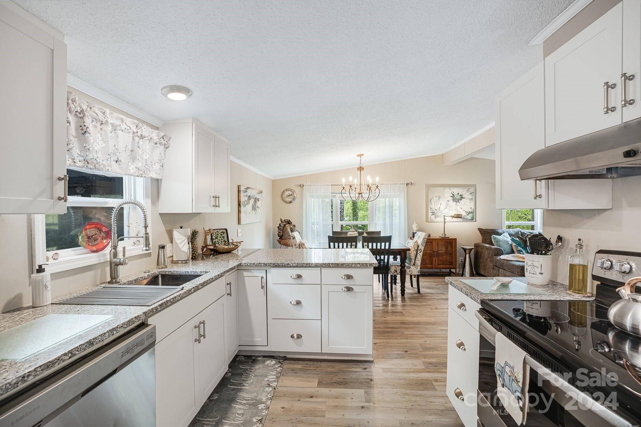 21 Timbers Edge LN, Fairview, NC 28730