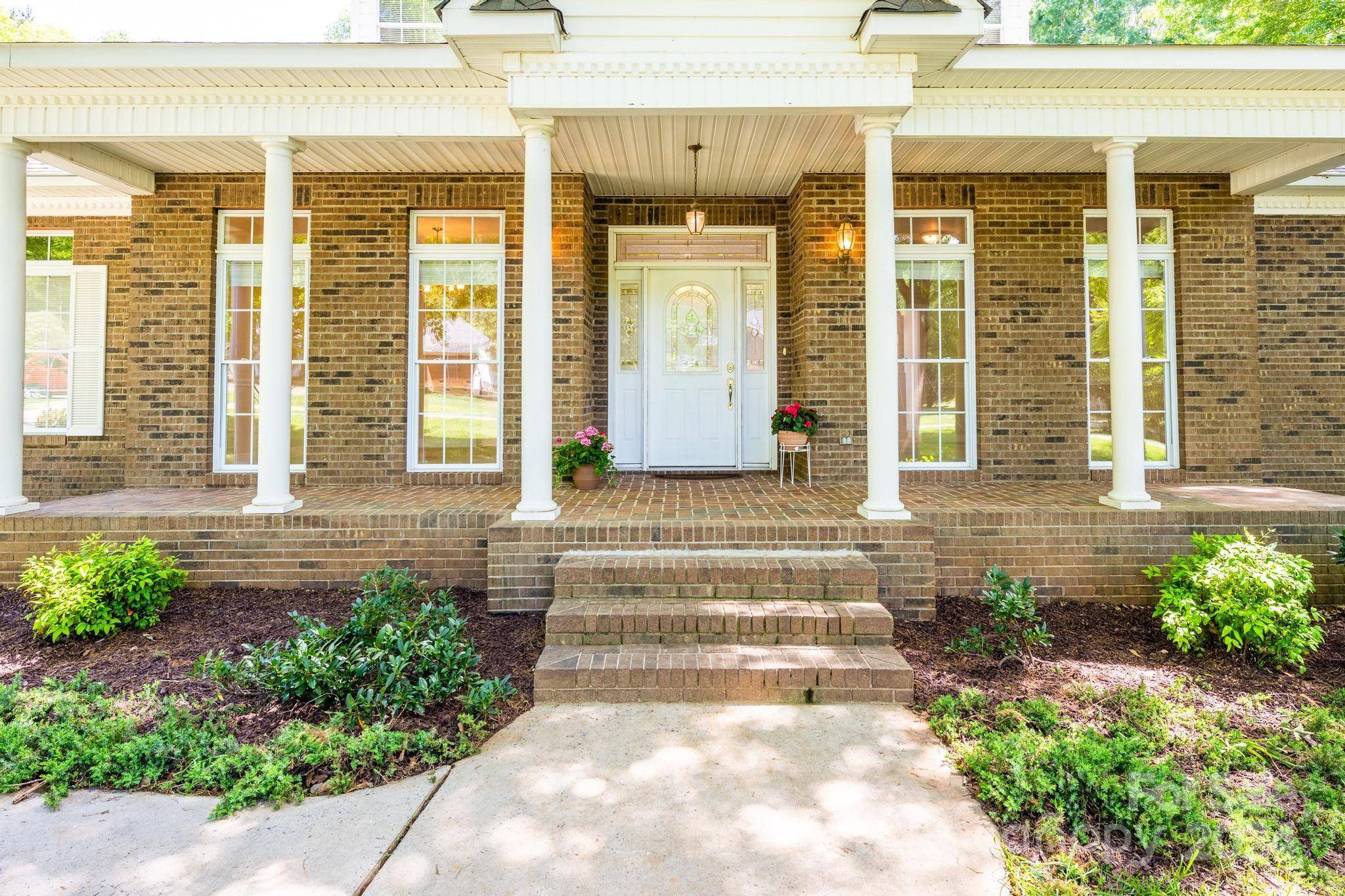 6730 Hawks Nest LN, Stanley, NC 28164