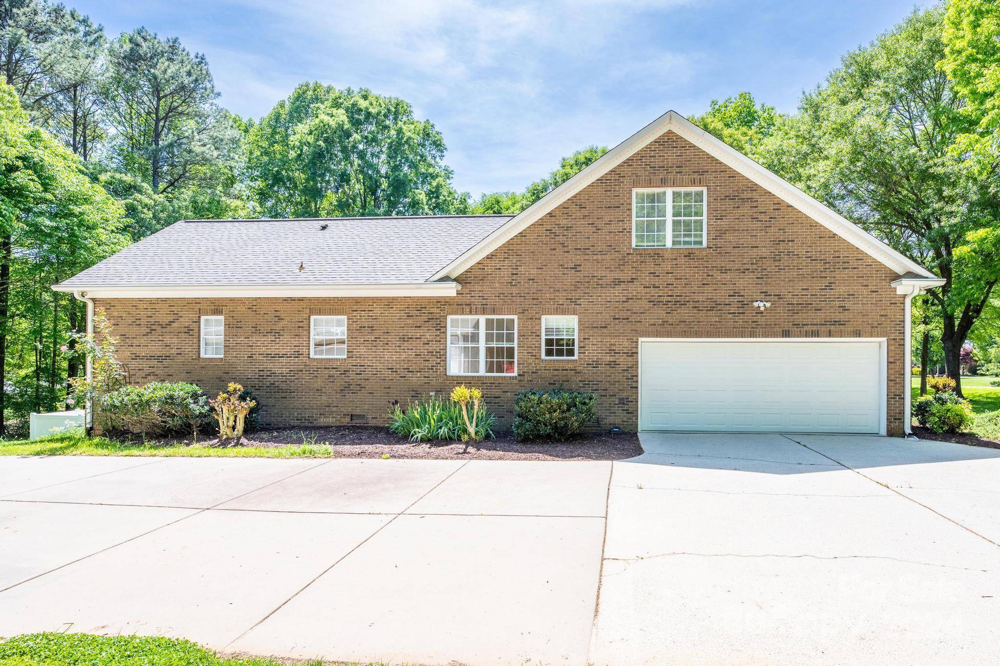 6730 Hawks Nest LN, Stanley, NC 28164