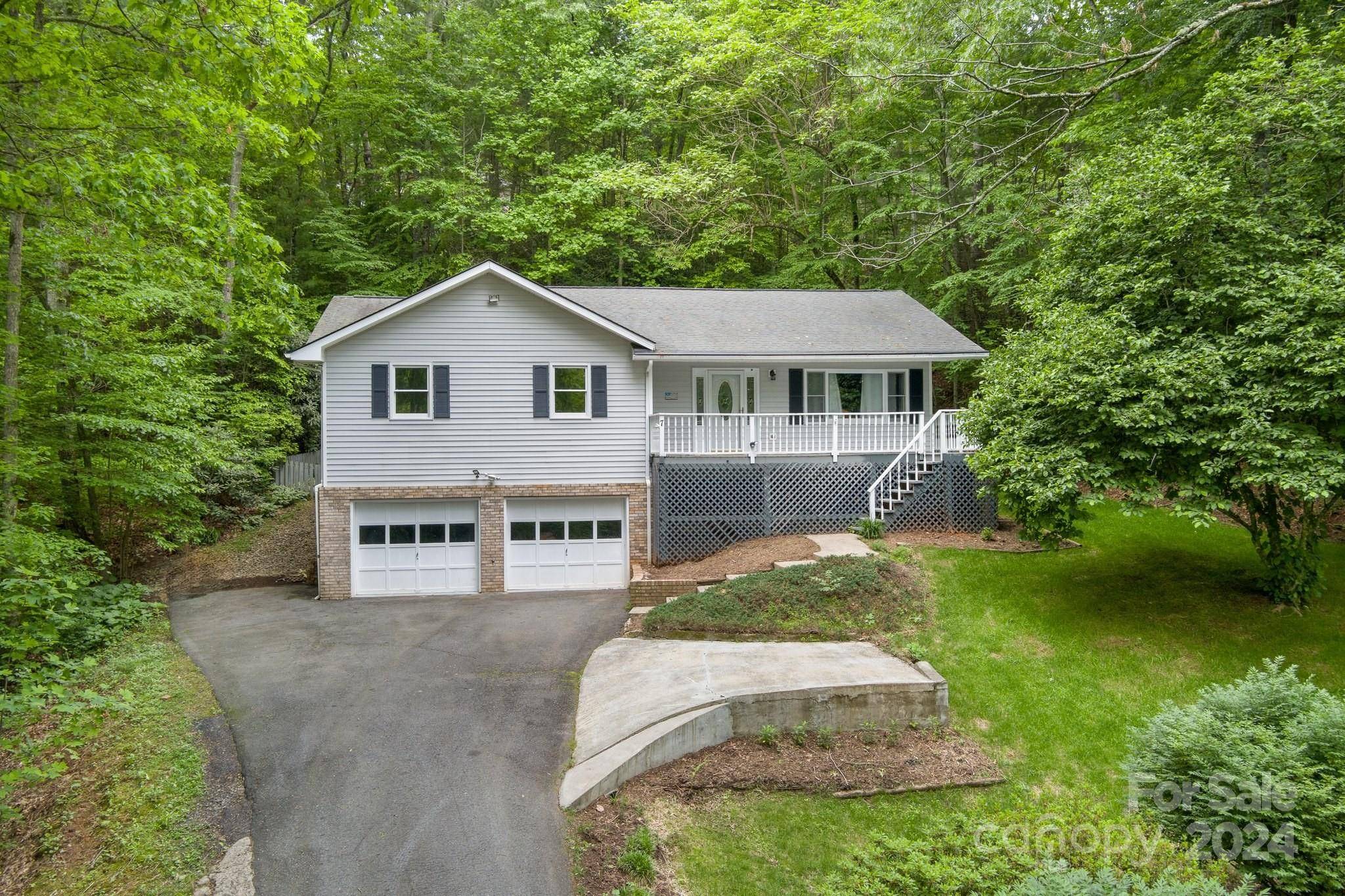 7 Park Knoll DR, Horse Shoe, NC 28742