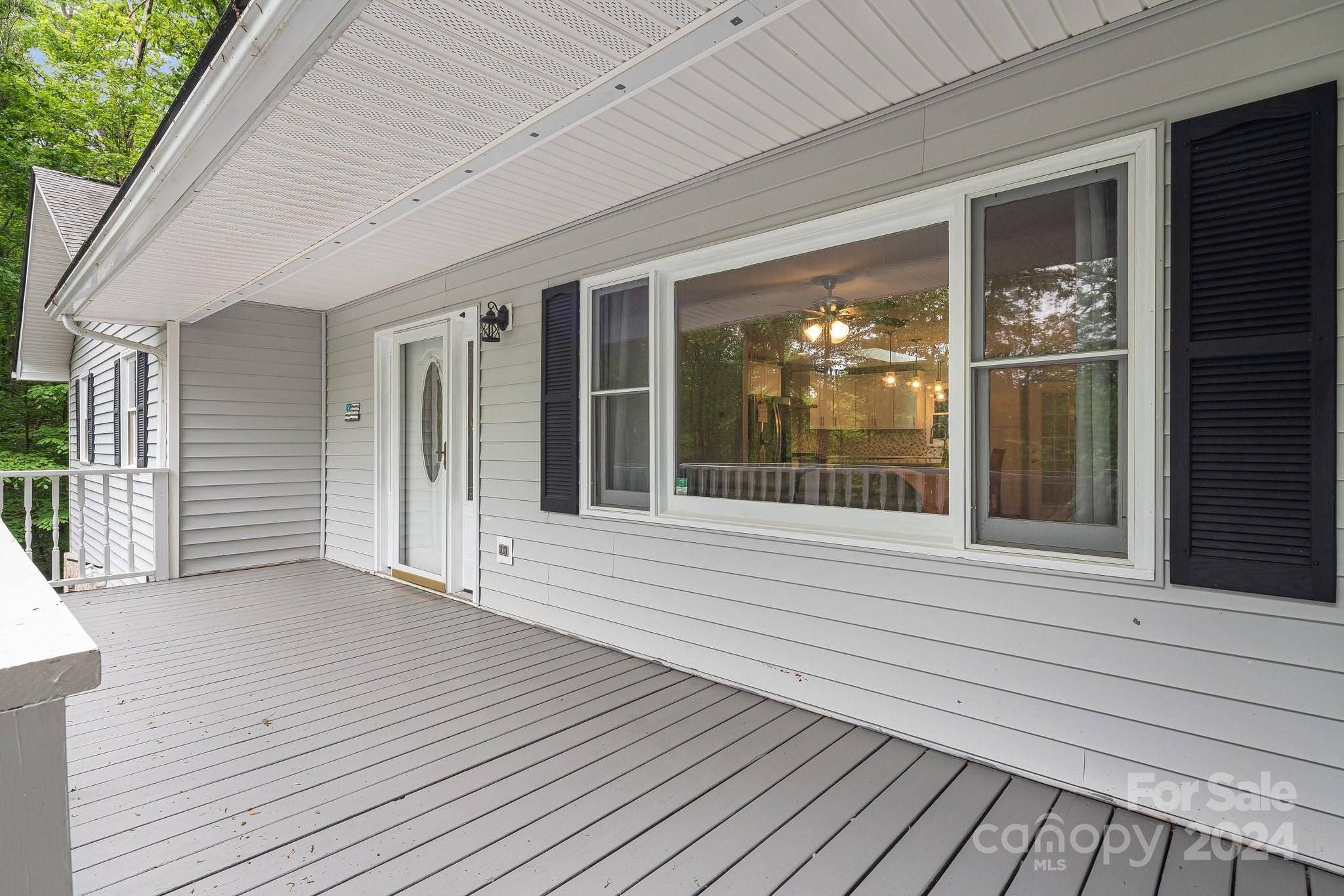 7 Park Knoll DR, Horse Shoe, NC 28742