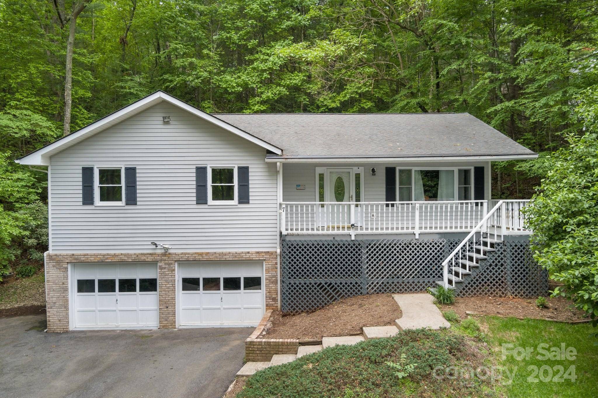 7 Park Knoll DR, Horse Shoe, NC 28742