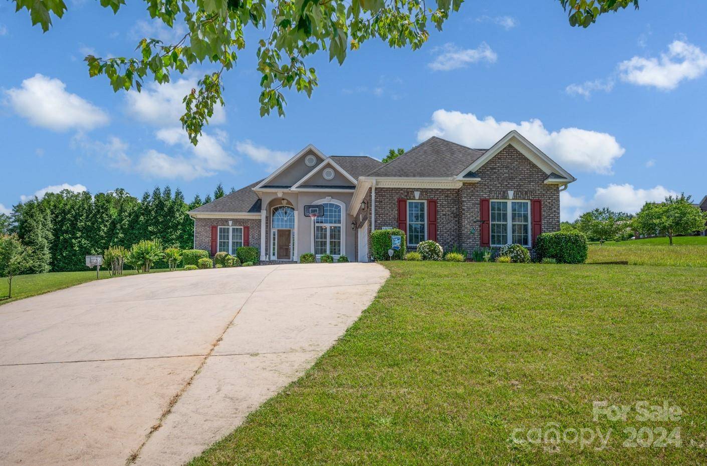 1129 Mayfield CIR NW, Conover, NC 28613