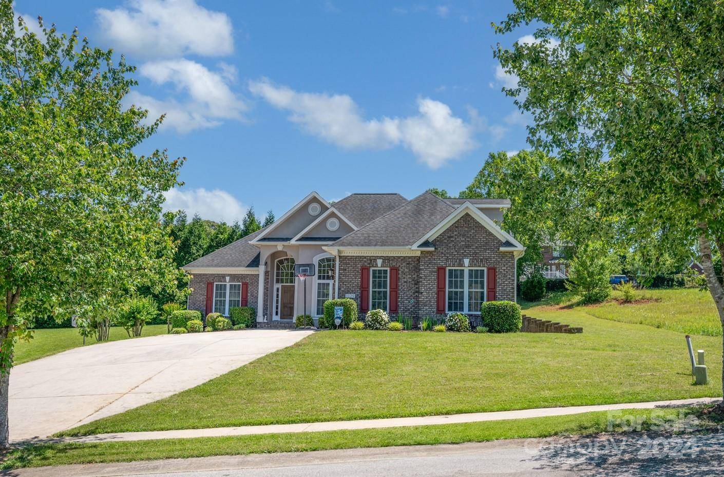 1129 Mayfield CIR NW, Conover, NC 28613