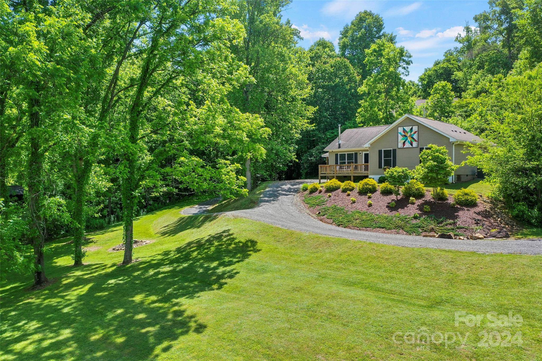 65 Maloney LN, Clyde, NC 28721