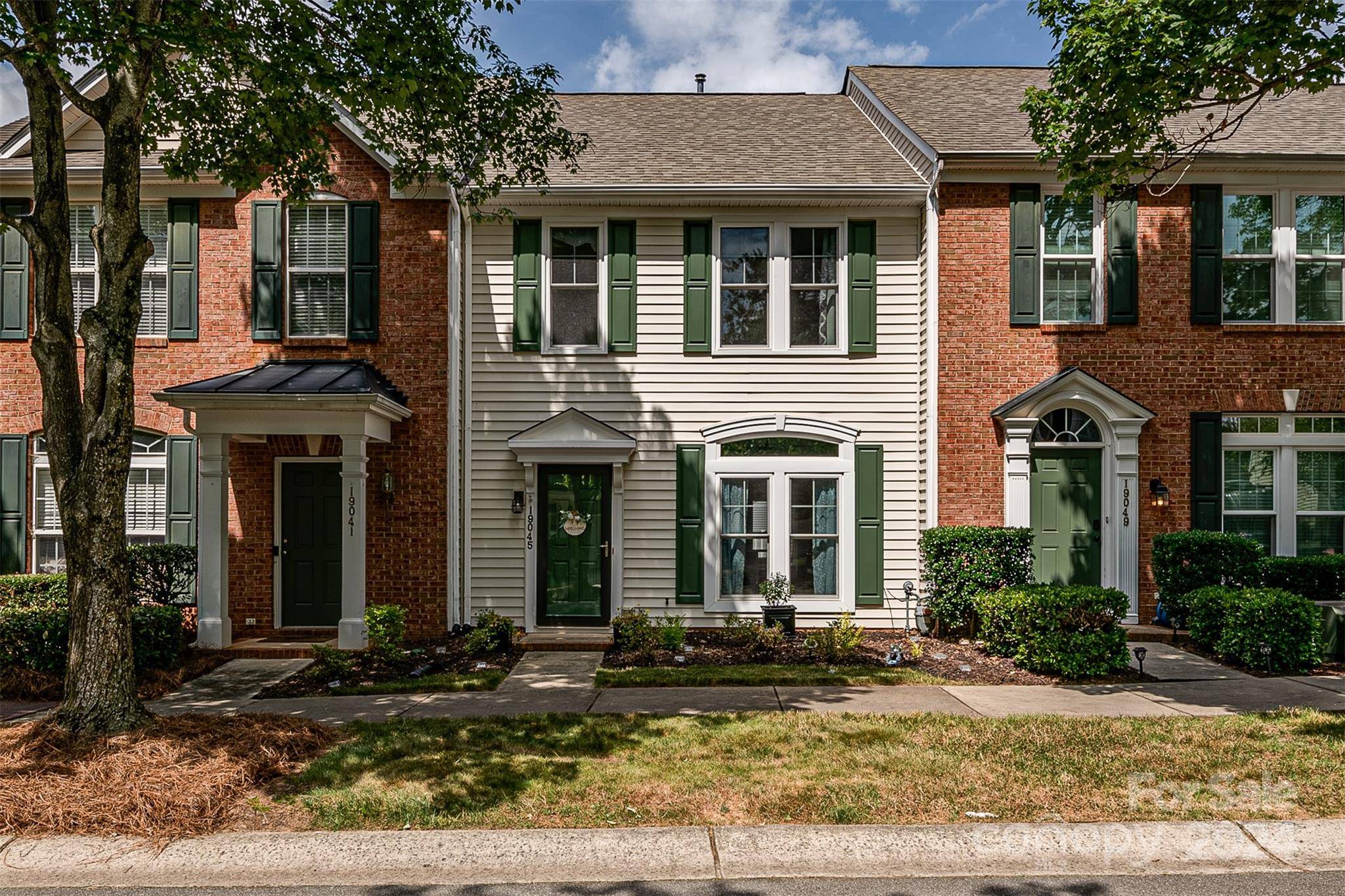 19045 Coachmans TRCE, Cornelius, NC 28031