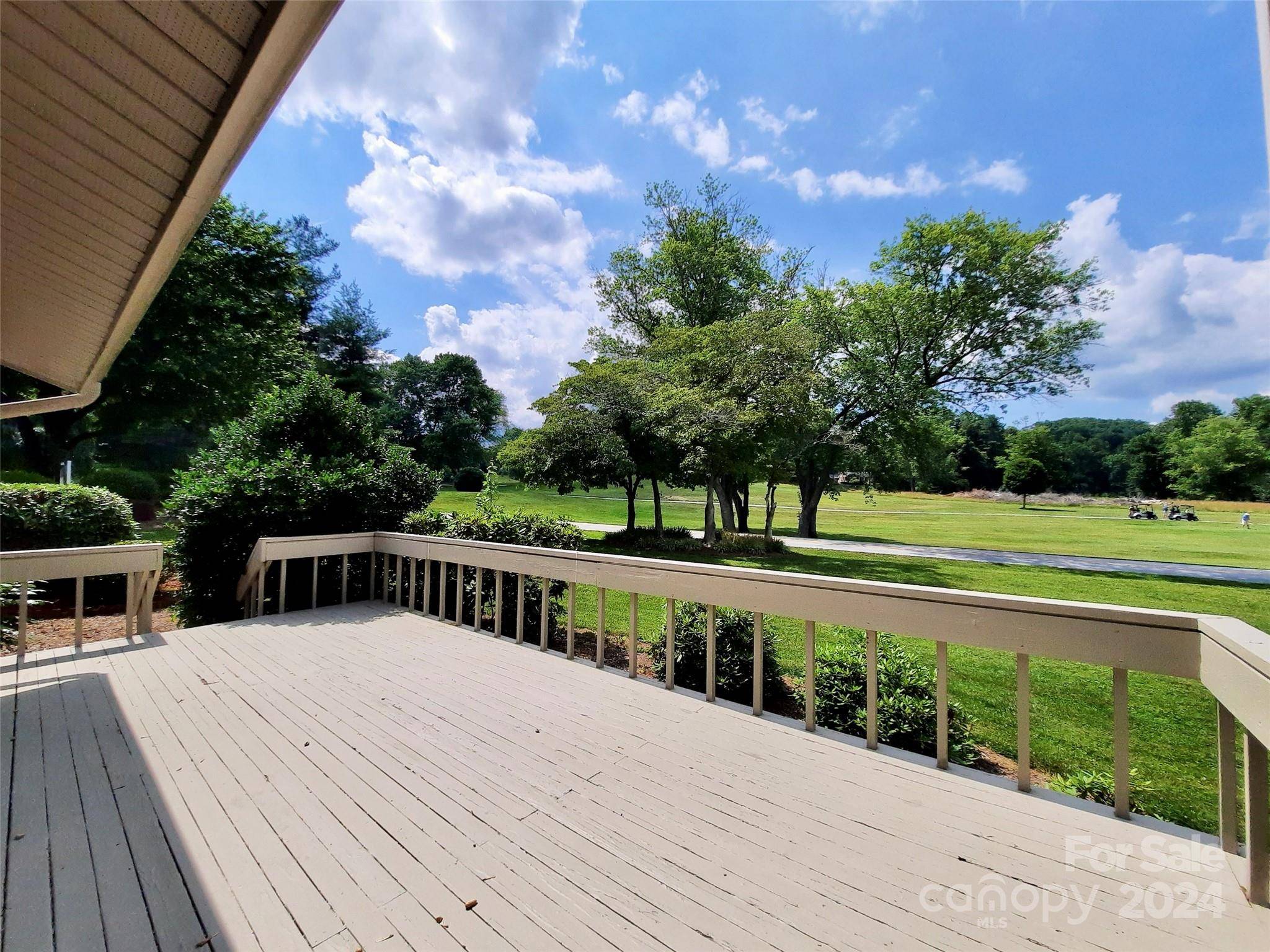 18 Foxmoor CT, Etowah, NC 28729