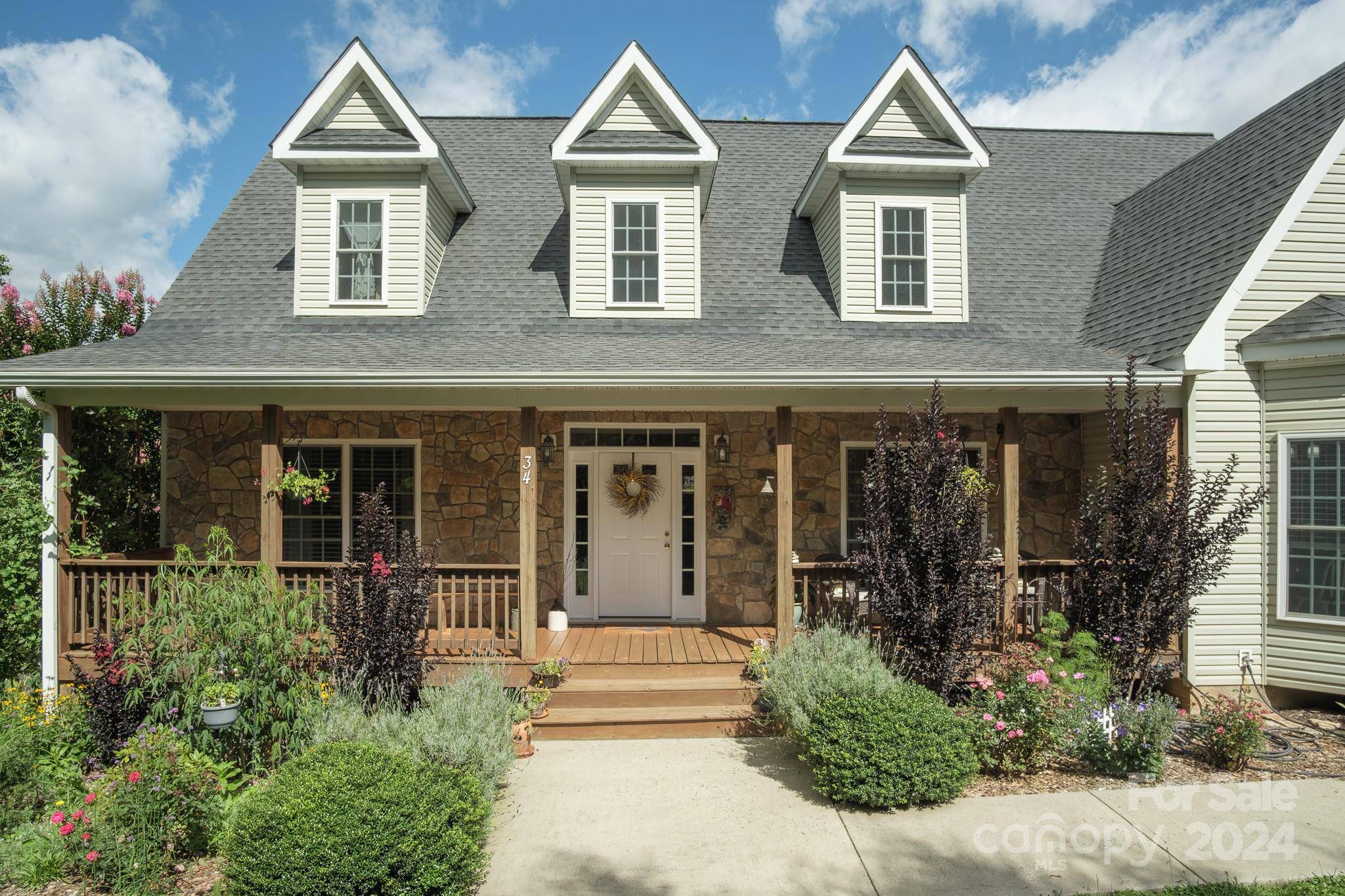 34 Creek Run RD, Candler, NC 28715