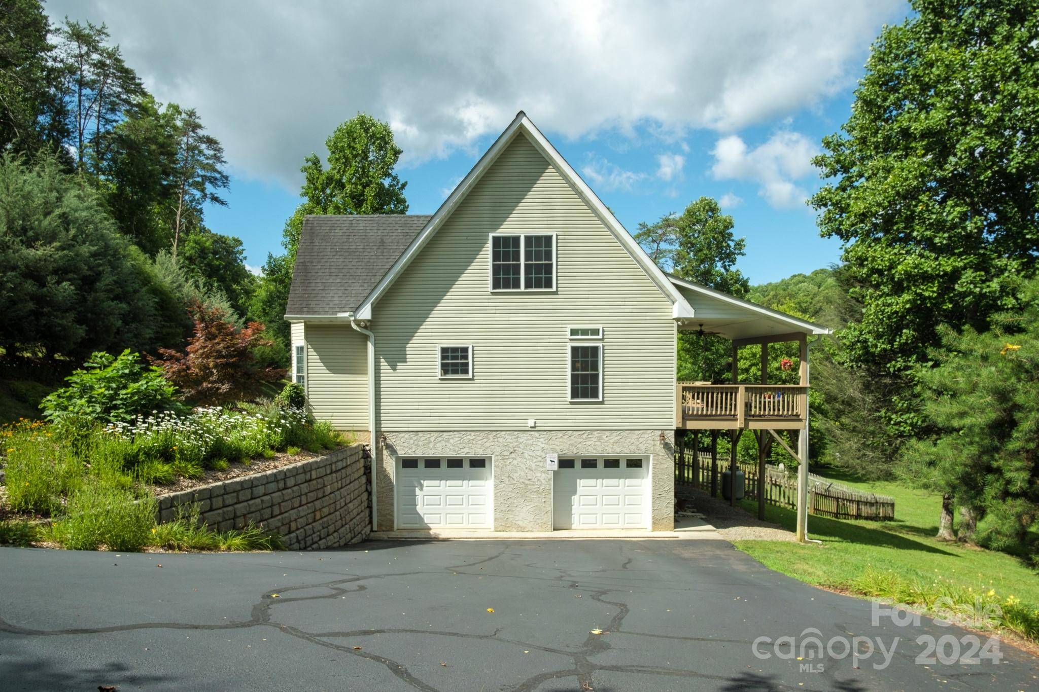 34 Creek Run RD, Candler, NC 28715
