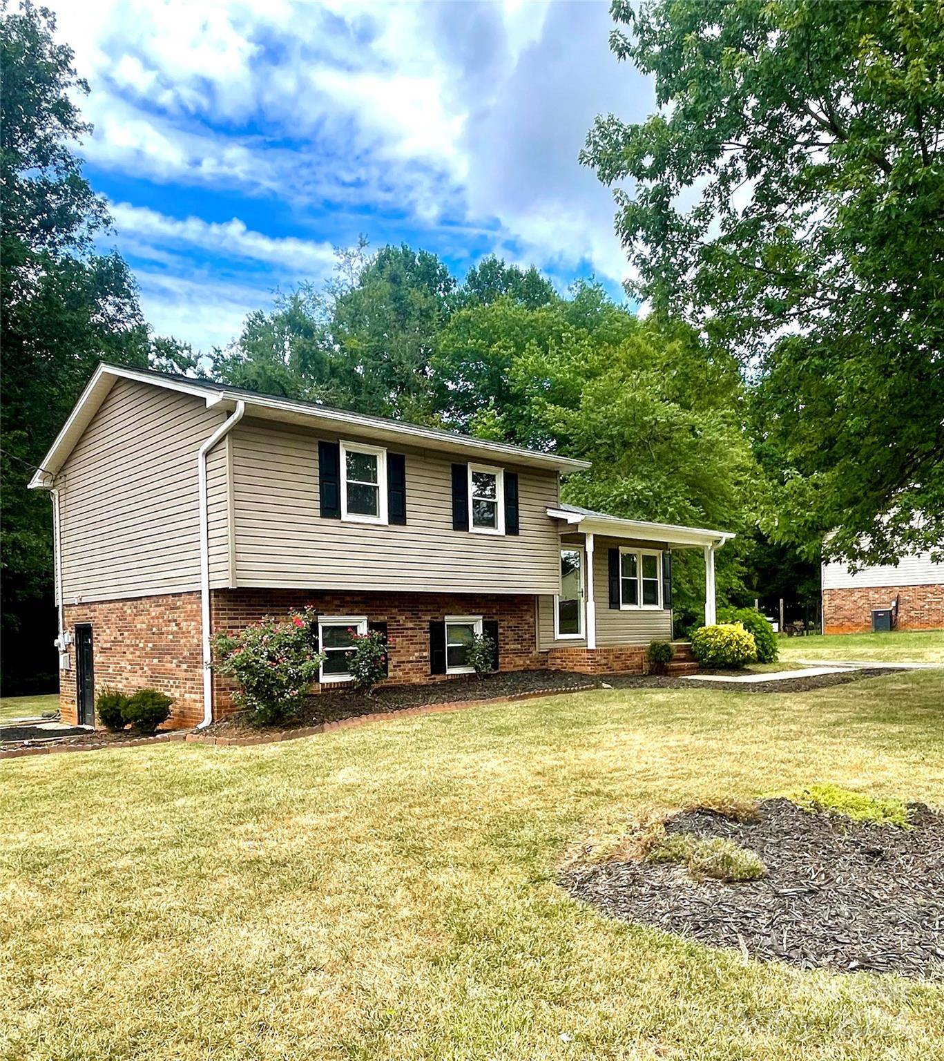 133 Wallace ST, Boonville, NC 27011