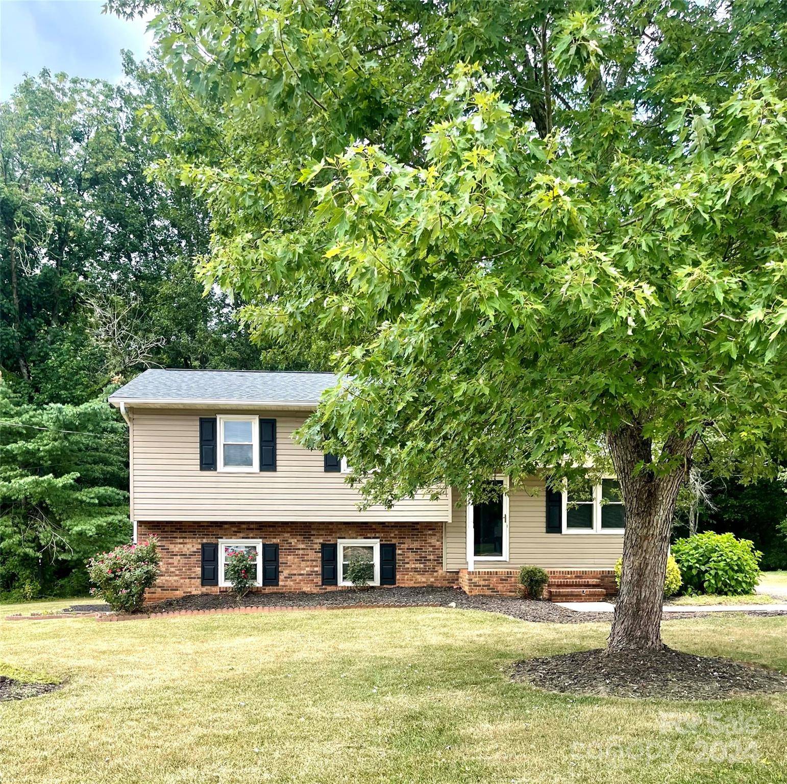133 Wallace ST, Boonville, NC 27011