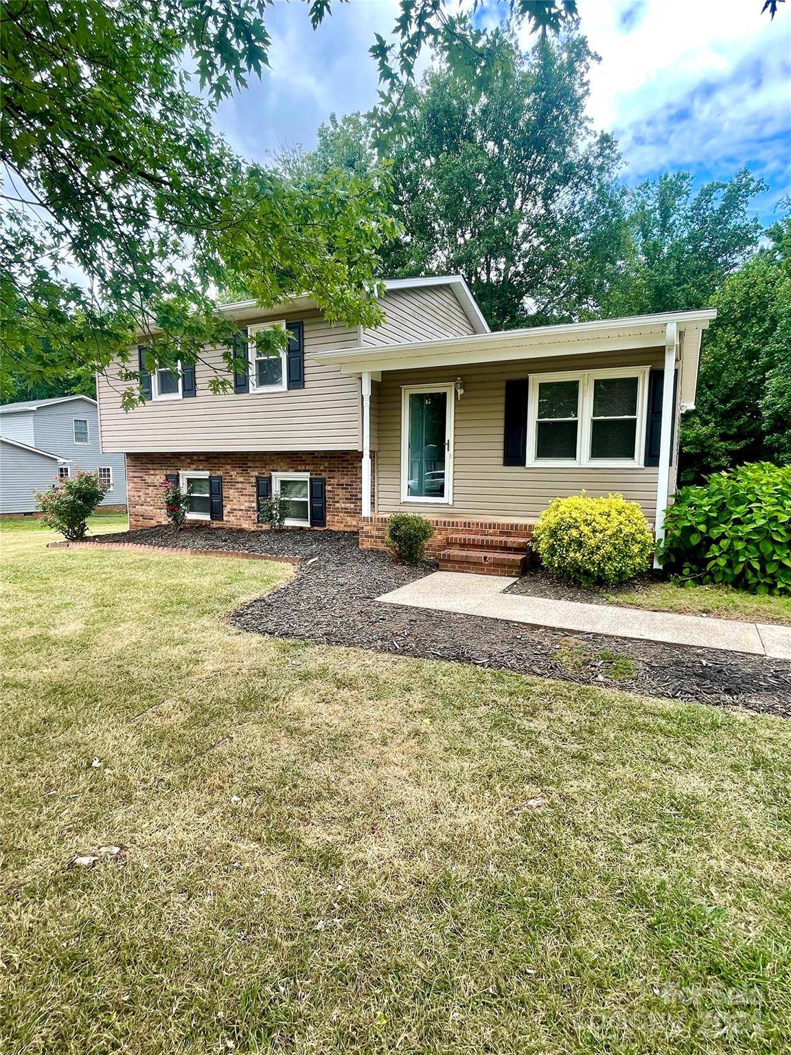 133 Wallace ST, Boonville, NC 27011