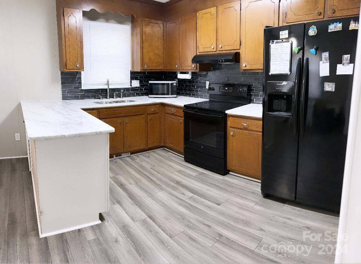 324 E Georgia AVE, Bessemer City, NC 28016