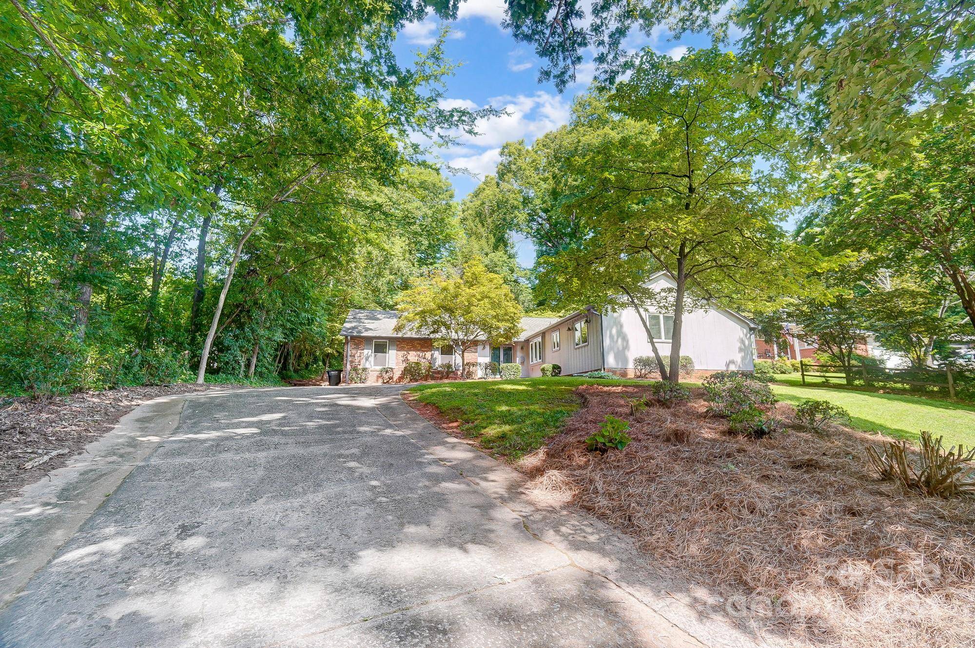 509 Dogwood LN, Belmont, NC 28012