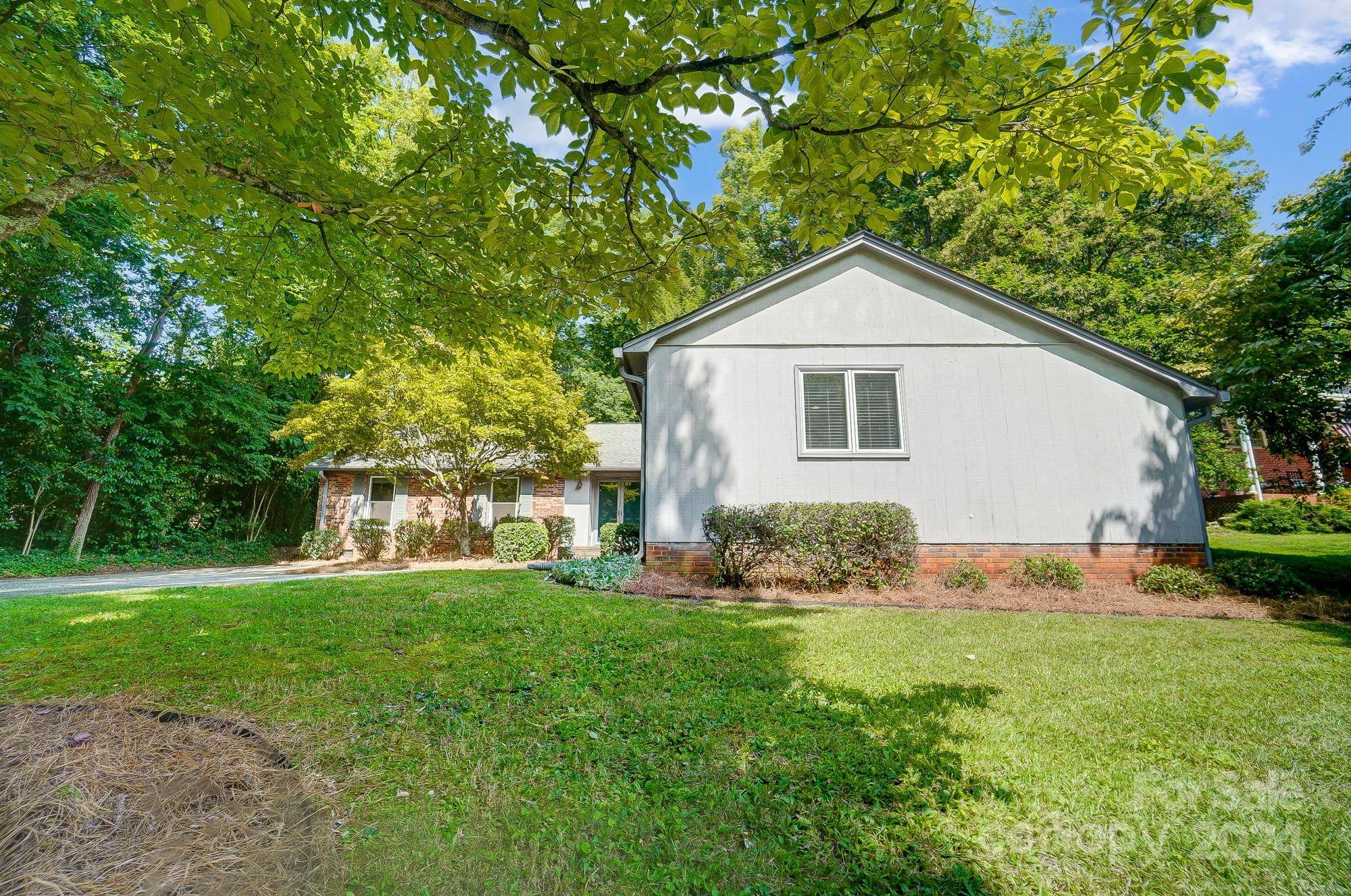 509 Dogwood LN, Belmont, NC 28012