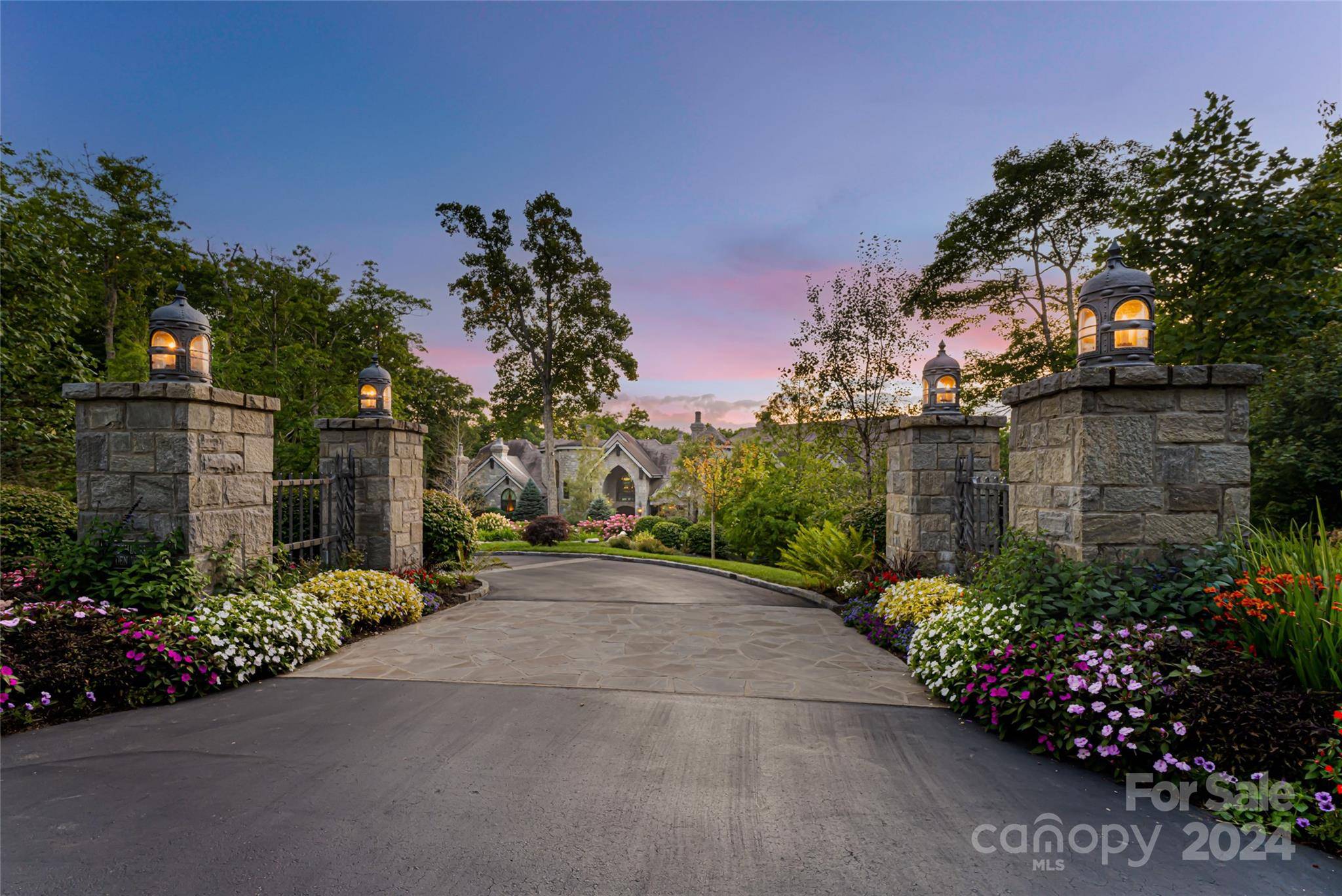 120 Summit Park DR, Banner Elk, NC 28604