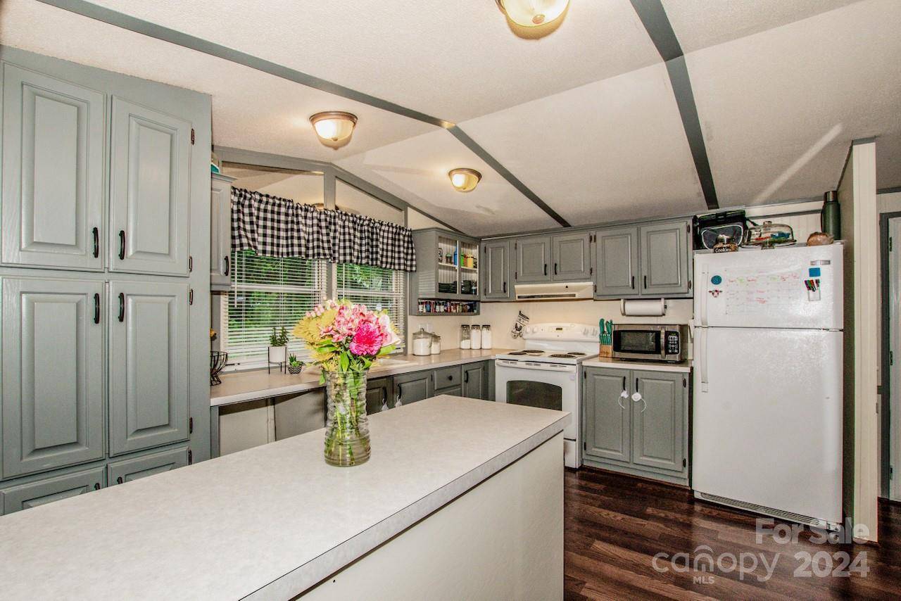 210 Vicki WAY, Stanley, NC 28164