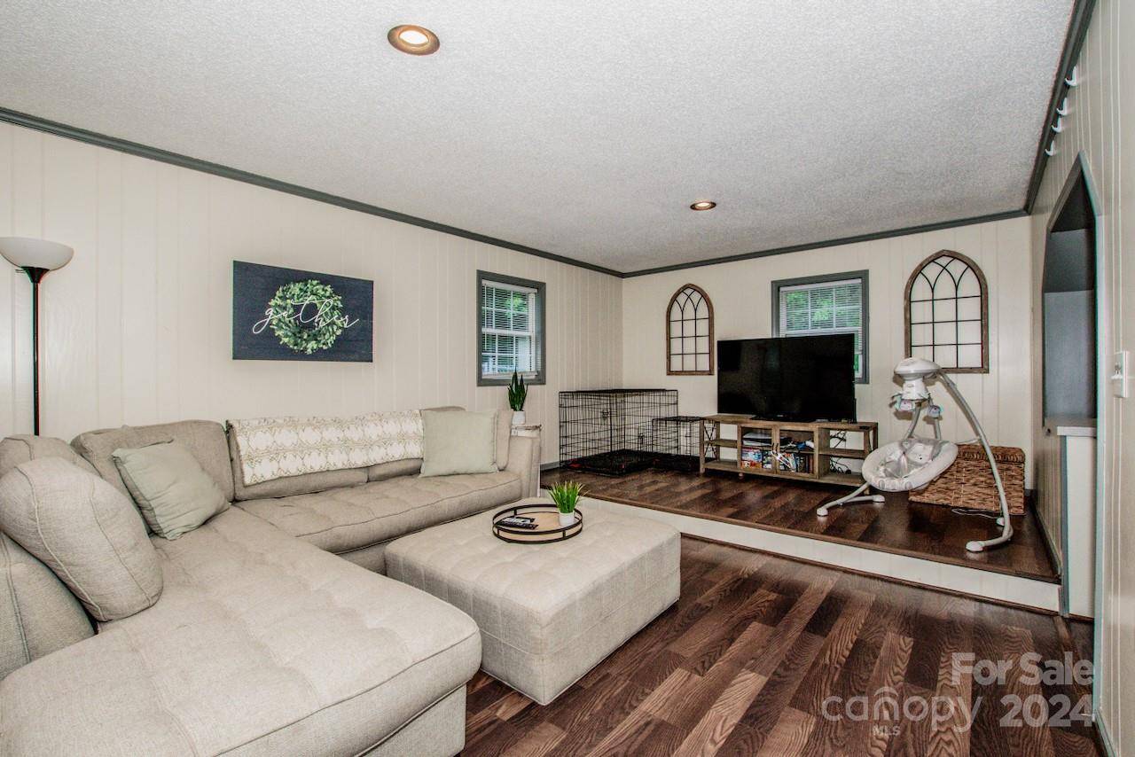 210 Vicki WAY, Stanley, NC 28164