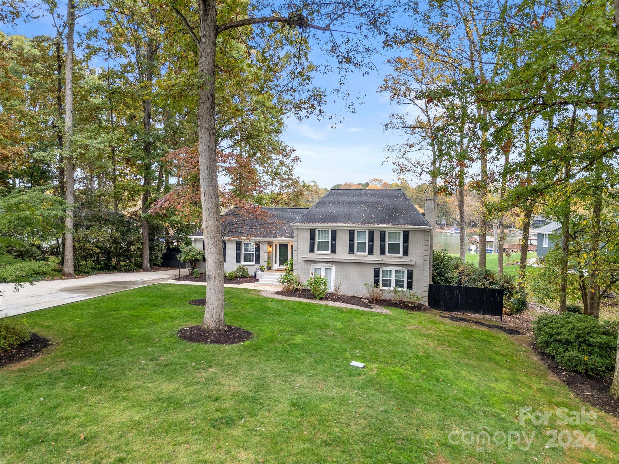 175 Woodstream CIR, Mooresville, NC 28117
